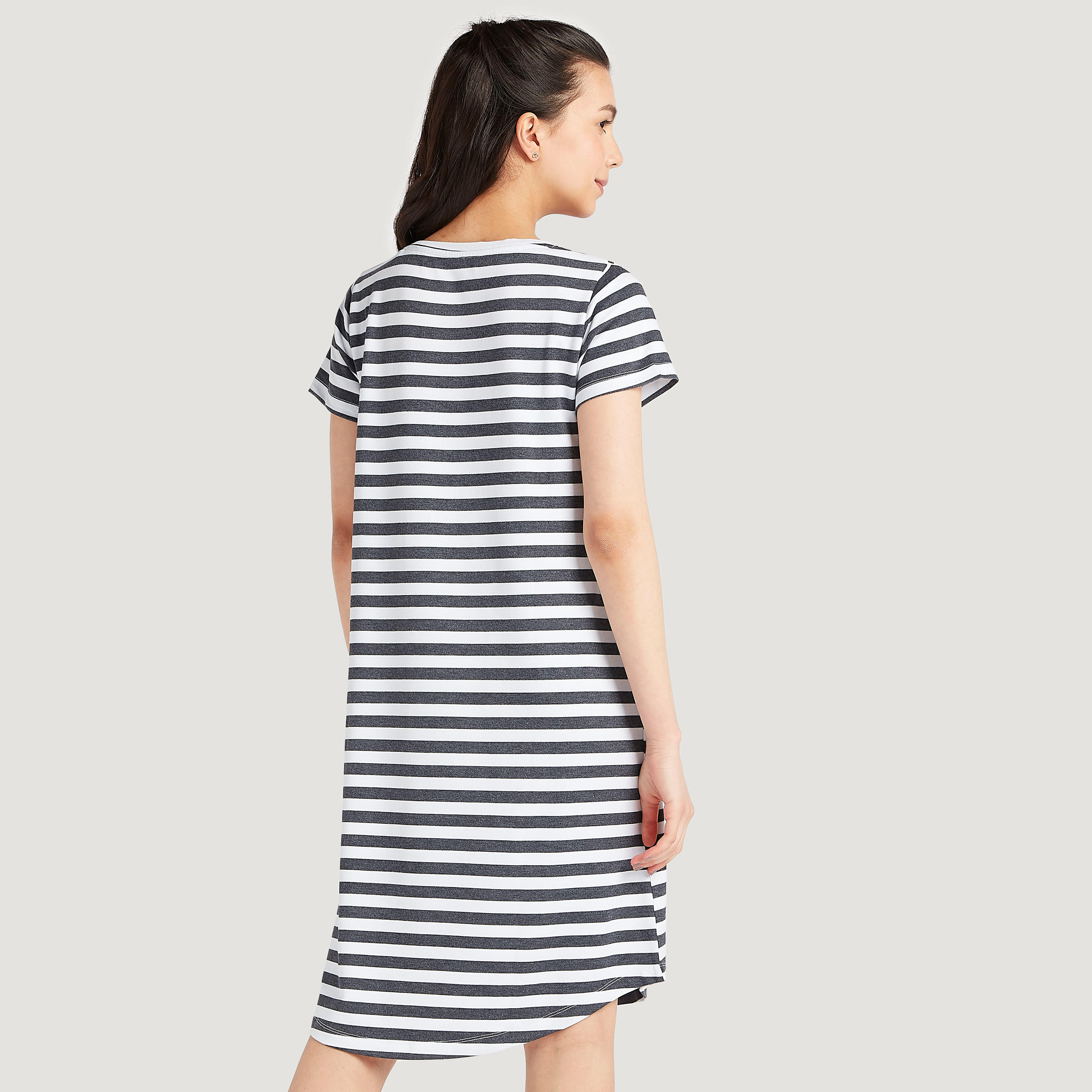 فستان نوم بياقة ضيقة وأكمام قصيرة وطبعات-women-clothing-nightwear-nighties-image-4