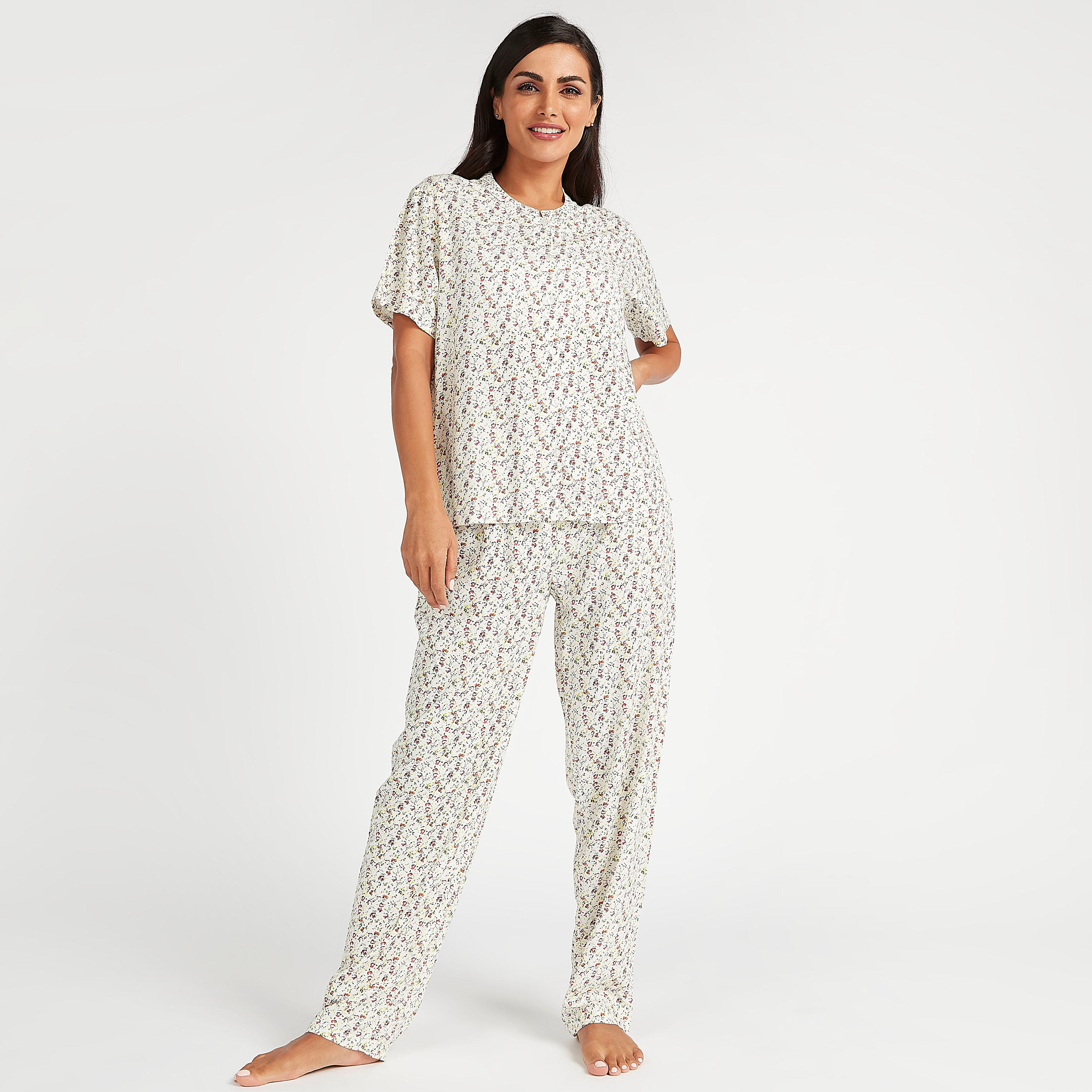 طقم مستدام من بنطلون بيجاما وبلوزة بأكمام قصيرة وطبعات-women-clothing-nightwear-pyjamas-longsets-image-1