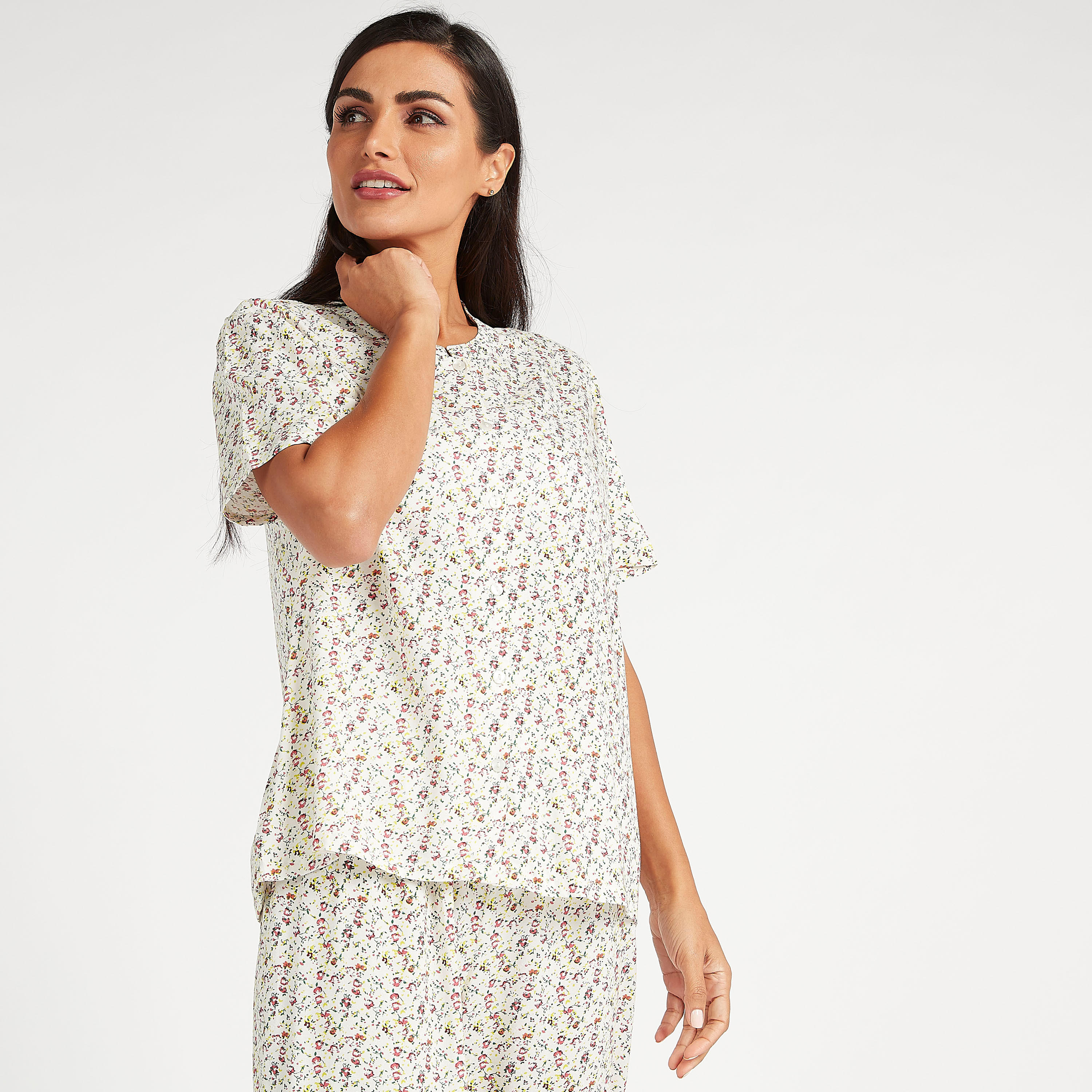 طقم مستدام من بنطلون بيجاما وبلوزة بأكمام قصيرة وطبعات-women-clothing-nightwear-pyjamas-longsets-image-4