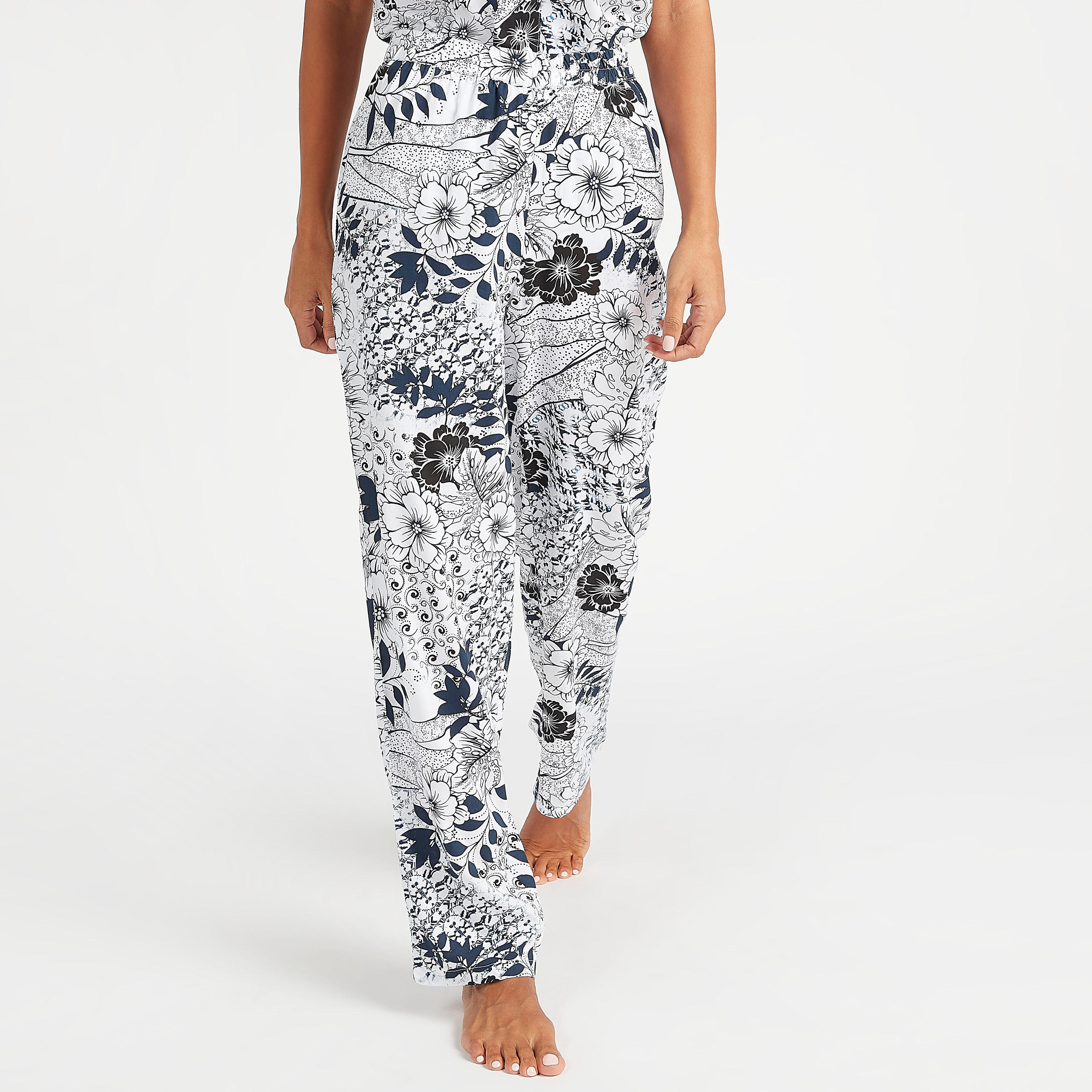 طقم مستدام من بنطلون بيجاما وبلوزة بأكمام قصيرة وطبعات-women-clothing-nightwear-pyjamas-longsets-image-5