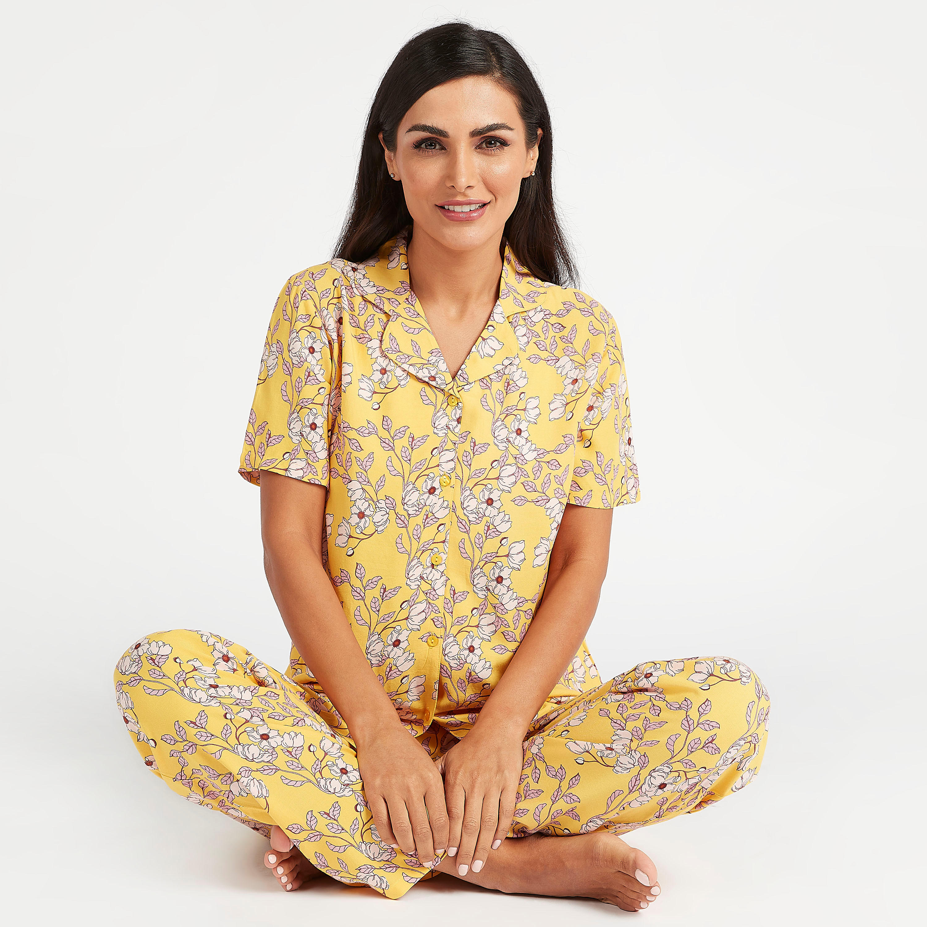 طقم مستدام من بنطلون بيجاما وقميص بأكمام قصيرة وطبعات-women-clothing-nightwear-pyjamas-longsets-image-1
