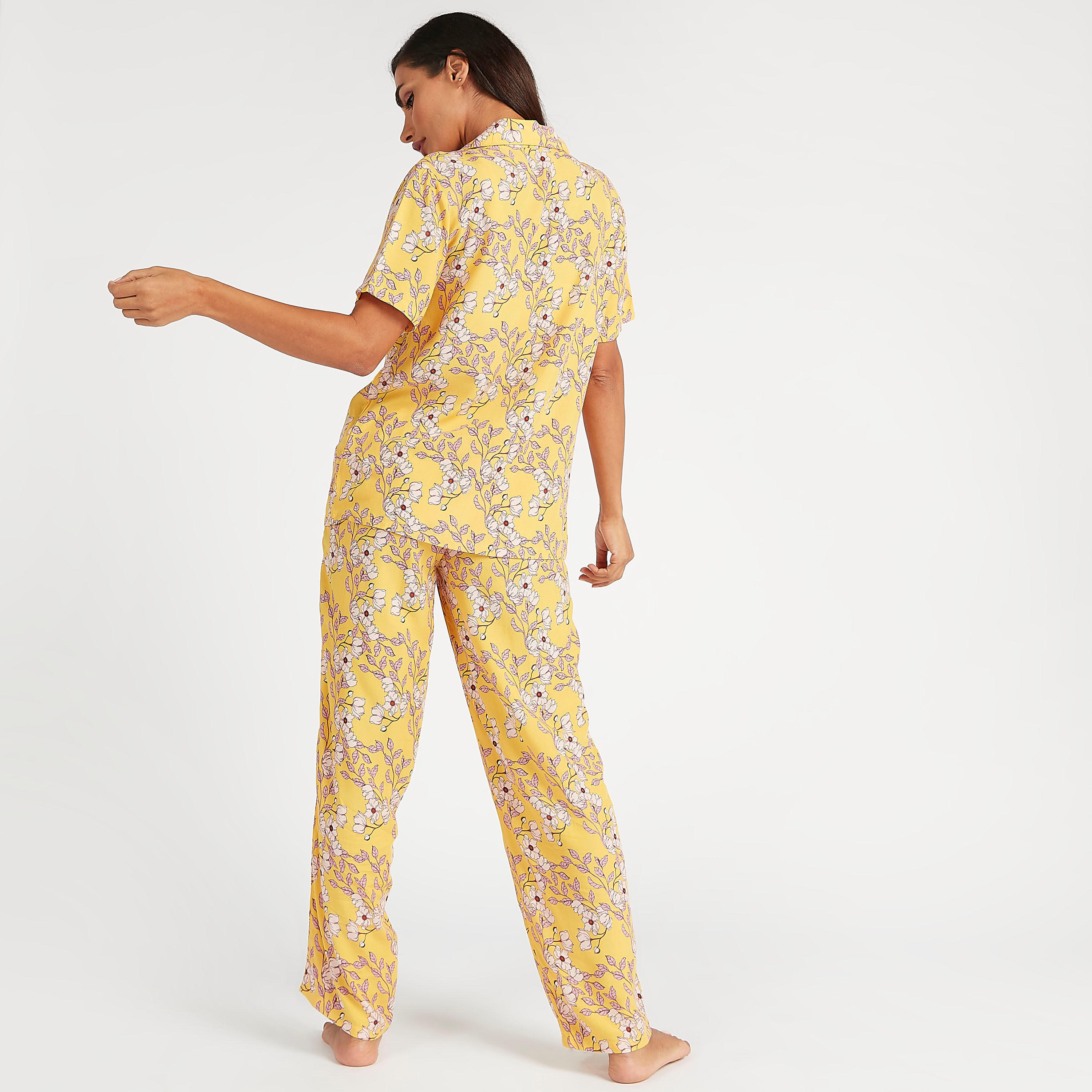 طقم مستدام من بنطلون بيجاما وقميص بأكمام قصيرة وطبعات-women-clothing-nightwear-pyjamas-longsets-image-5