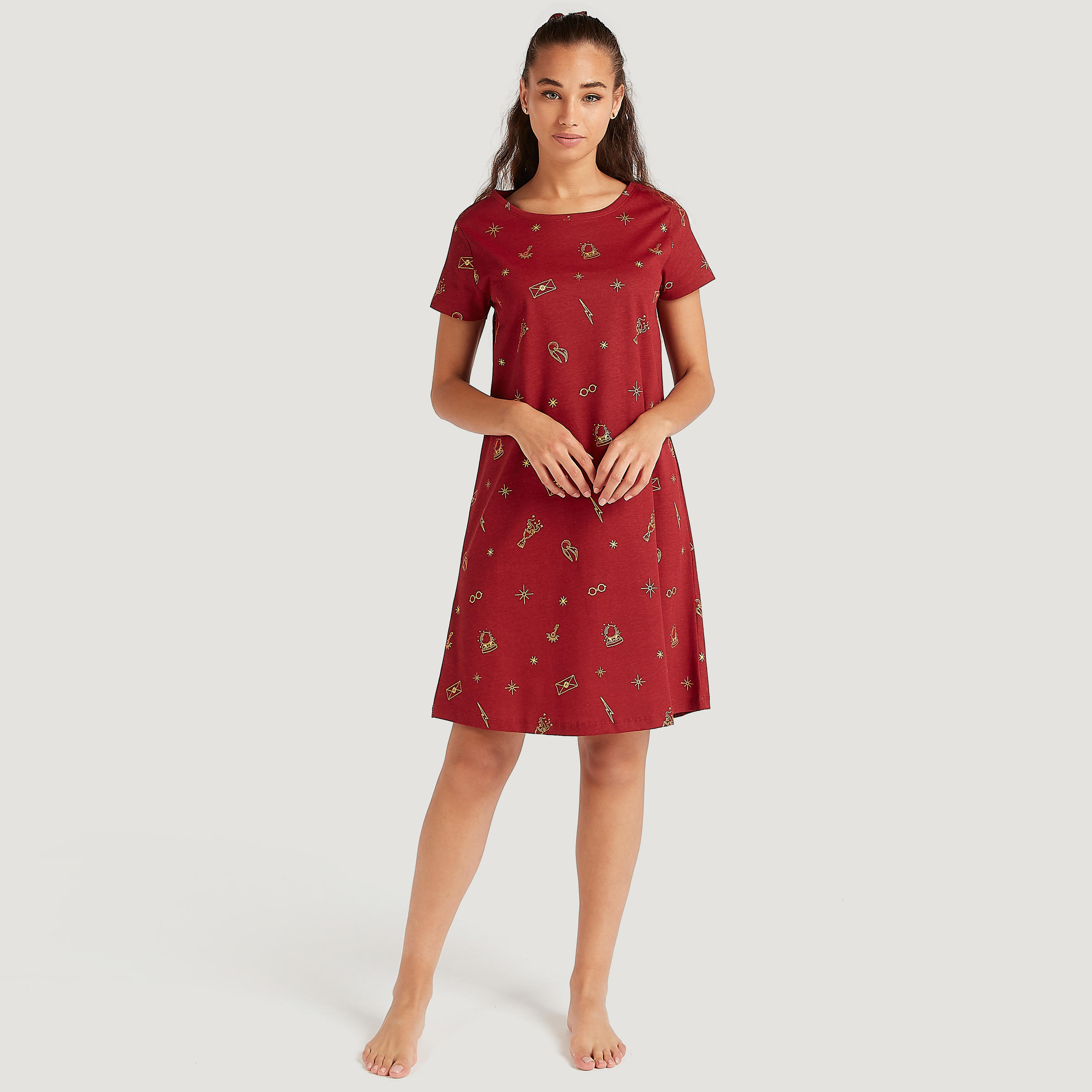 فستان مستدام بأكمام قصيرة وياقة مستديرة وطبعات - طقم من  قطعتين-women-clothing-nightwear-nighties-image-2