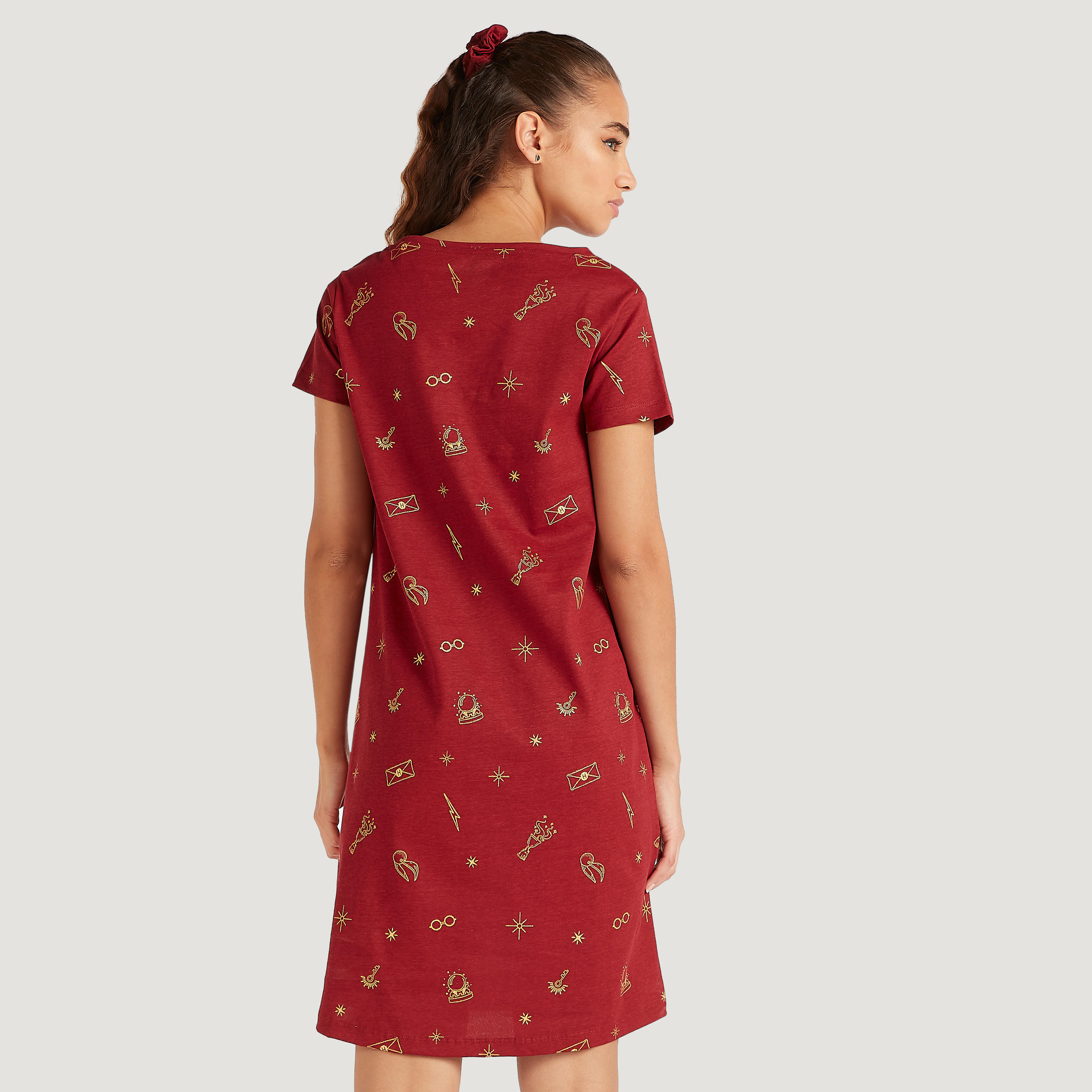 فستان مستدام بأكمام قصيرة وياقة مستديرة وطبعات - طقم من  قطعتين-women-clothing-nightwear-nighties-image-4