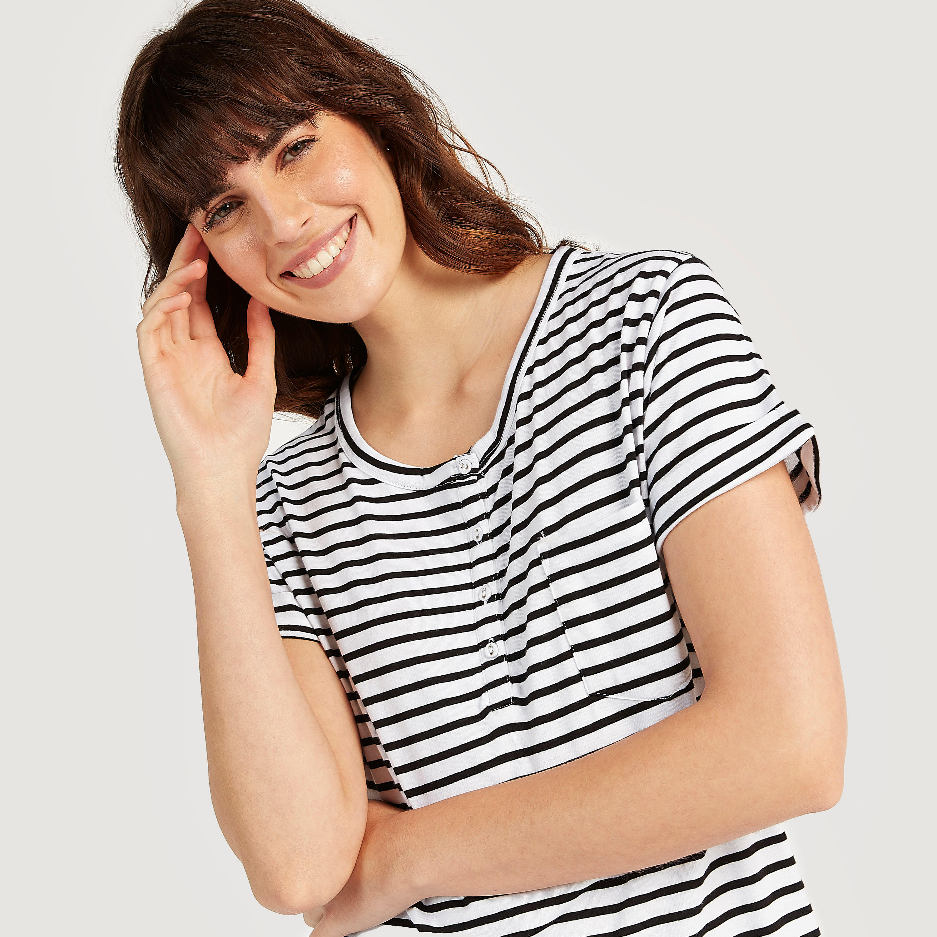 قميص نوم مستدام مخطّط بأكمام قصيرة وياقة هينلي-women-clothing-nightwear-nighties-image-3