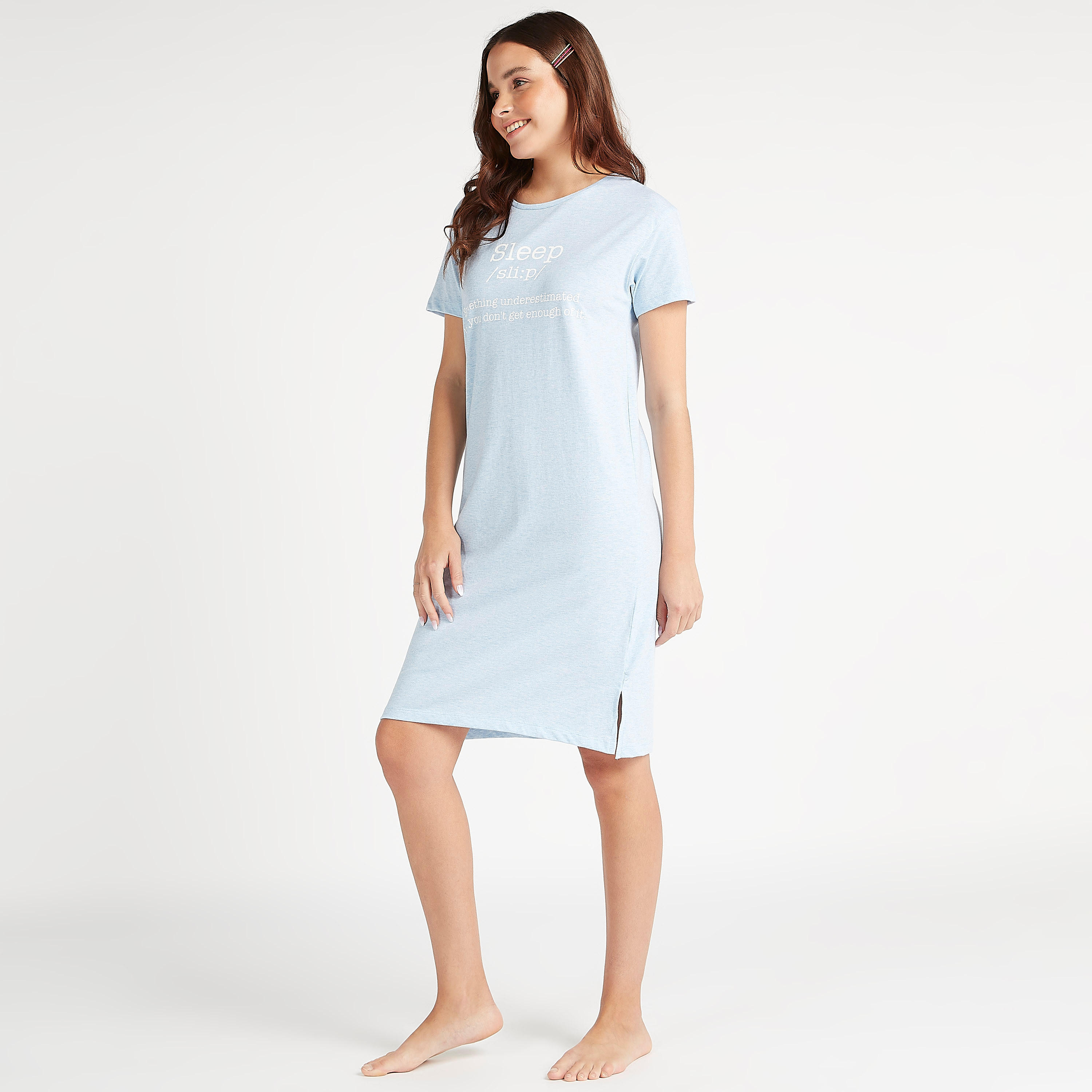 قميص نوم مستدام بياقة ضيّقة وأكمام قصيرة وطبعات-women-clothing-nightwear-nighties-image-1