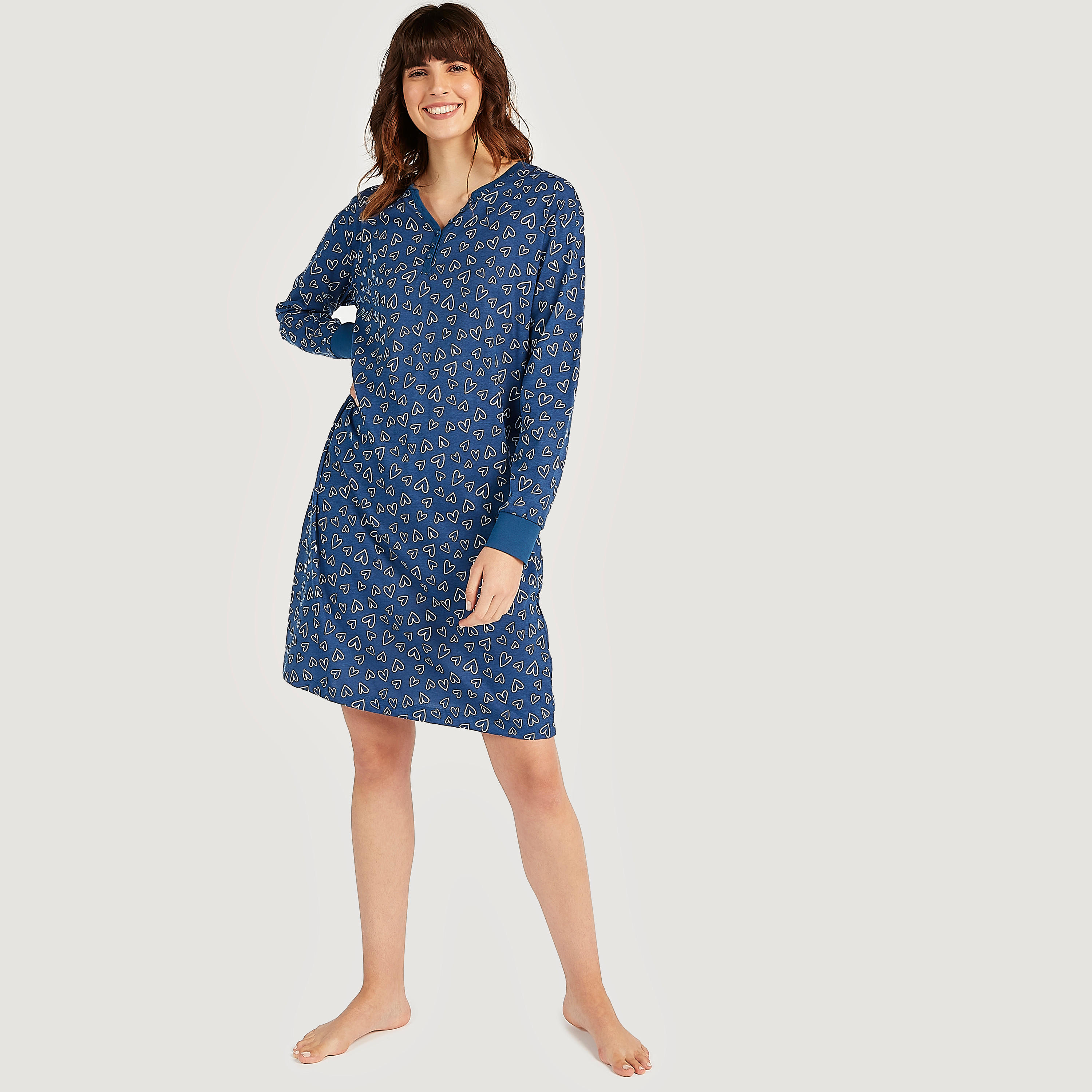 فستان نوم مستدام بطبعات قلب وياقة هينلي وأكمام طويلة-women-clothing-nightwear-nighties-image-2