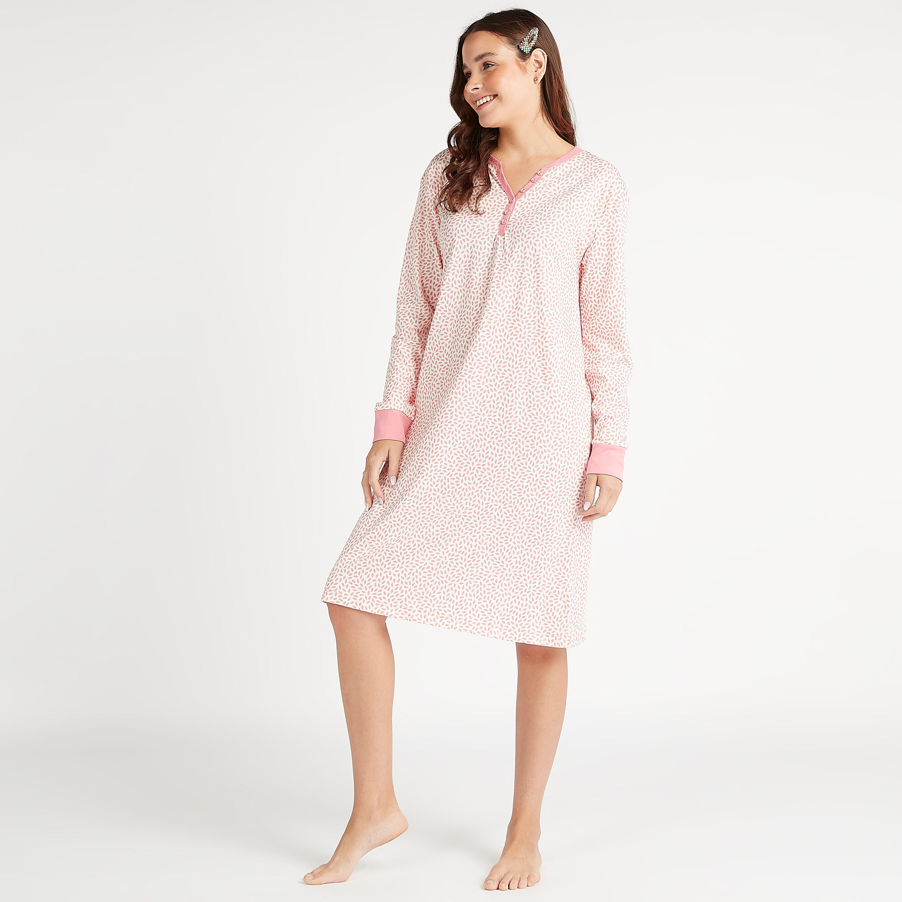 فستان نوم مستدام بطبعات وياقة عالية وأكمام طويلة-women-clothing-nightwear-nighties-image-2