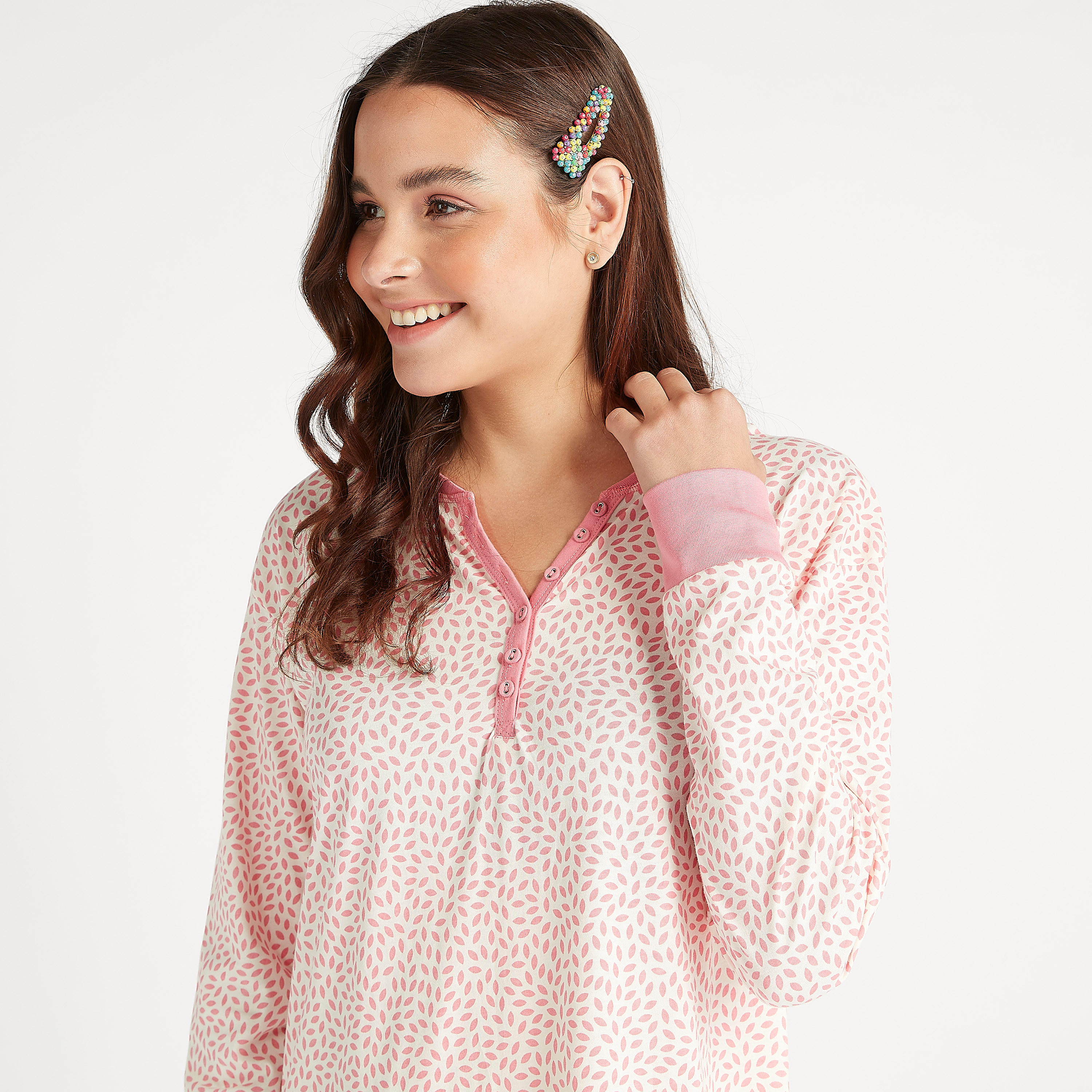 فستان نوم مستدام بطبعات وياقة عالية وأكمام طويلة-women-clothing-nightwear-nighties-image-3