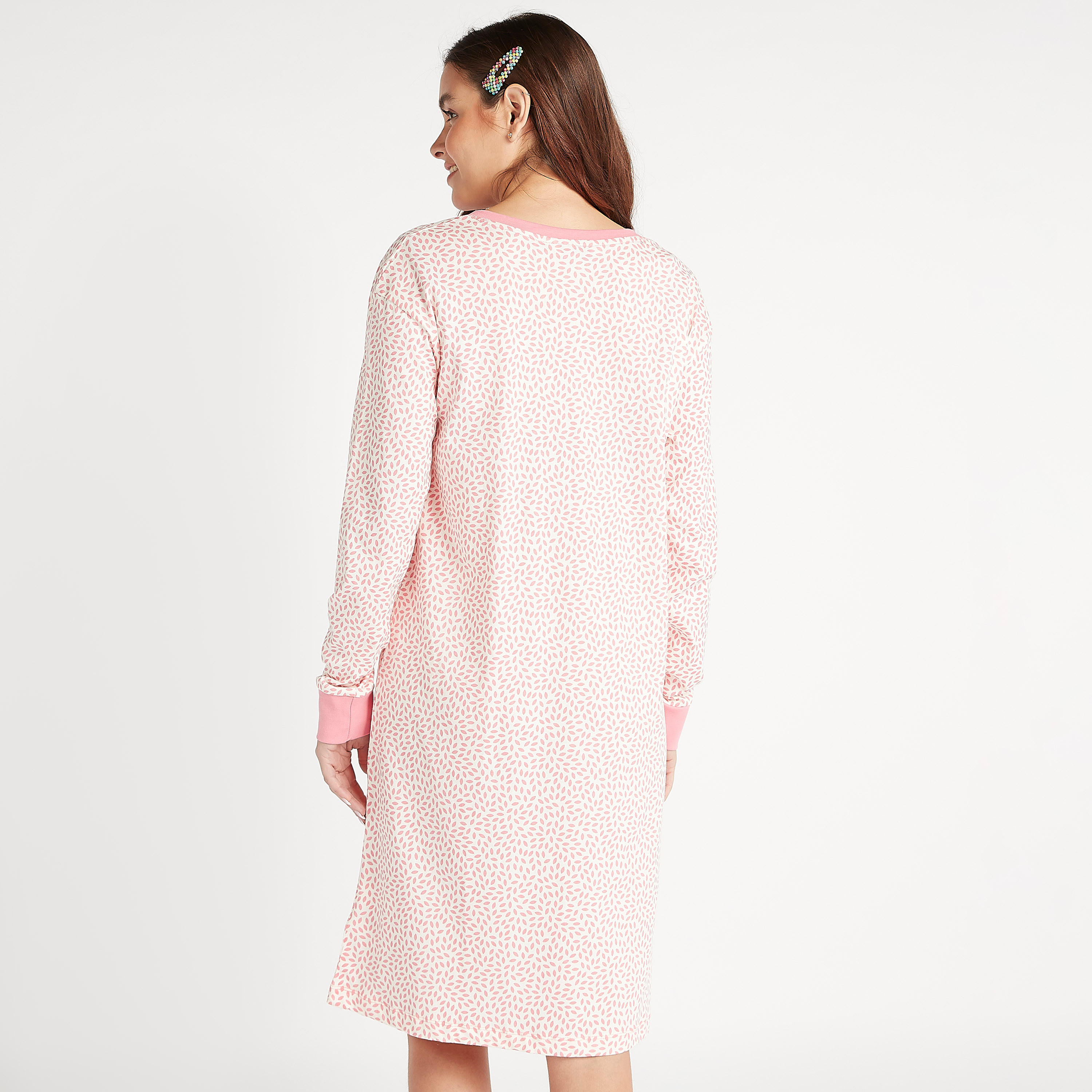 فستان نوم مستدام بطبعات وياقة عالية وأكمام طويلة-women-clothing-nightwear-nighties-image-4