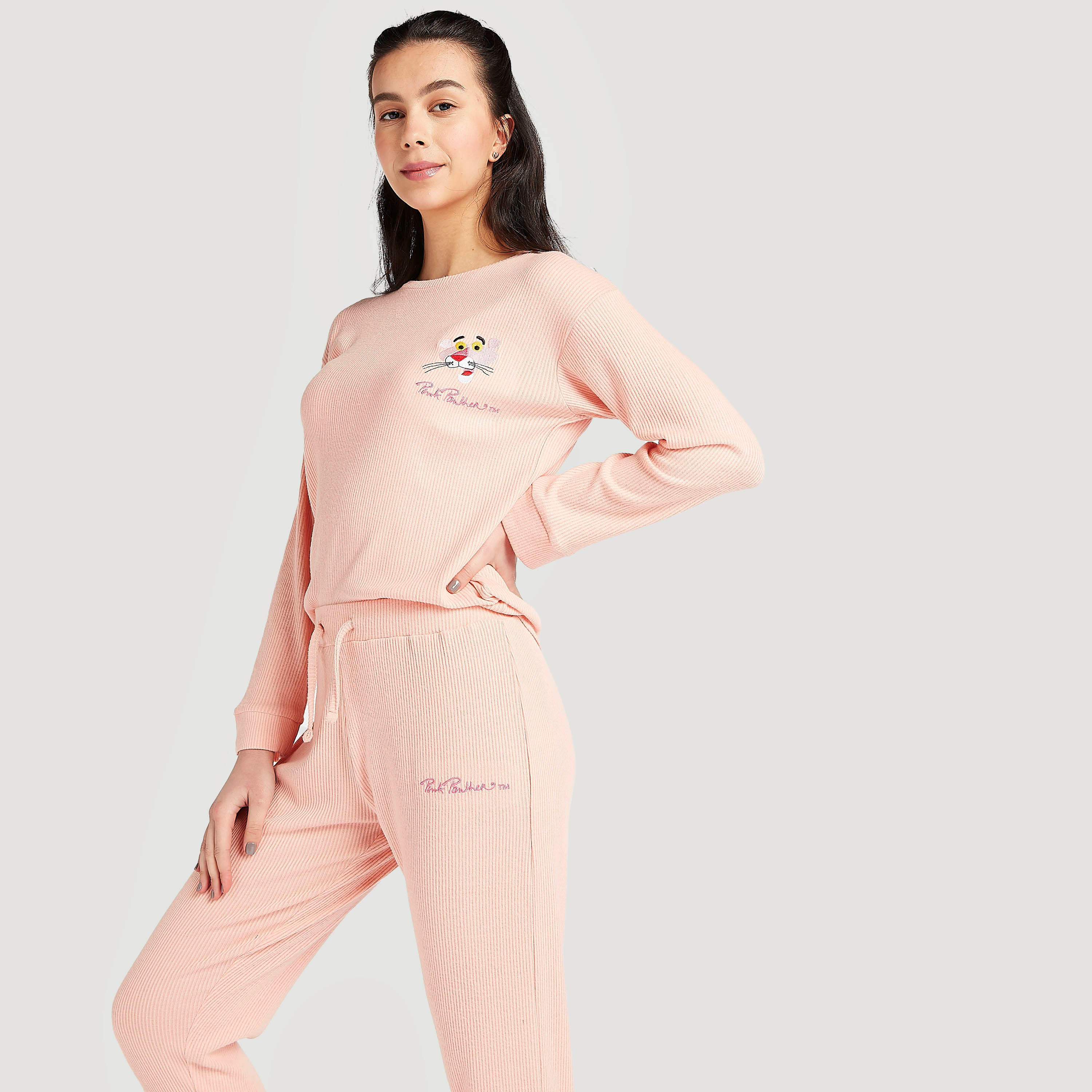 طقم بنطلون رياضي وتيشيرت بأكمام طويلة وطبعات بينك بانتر-women-clothing-nightwear-pyjamas-longsets-image-3