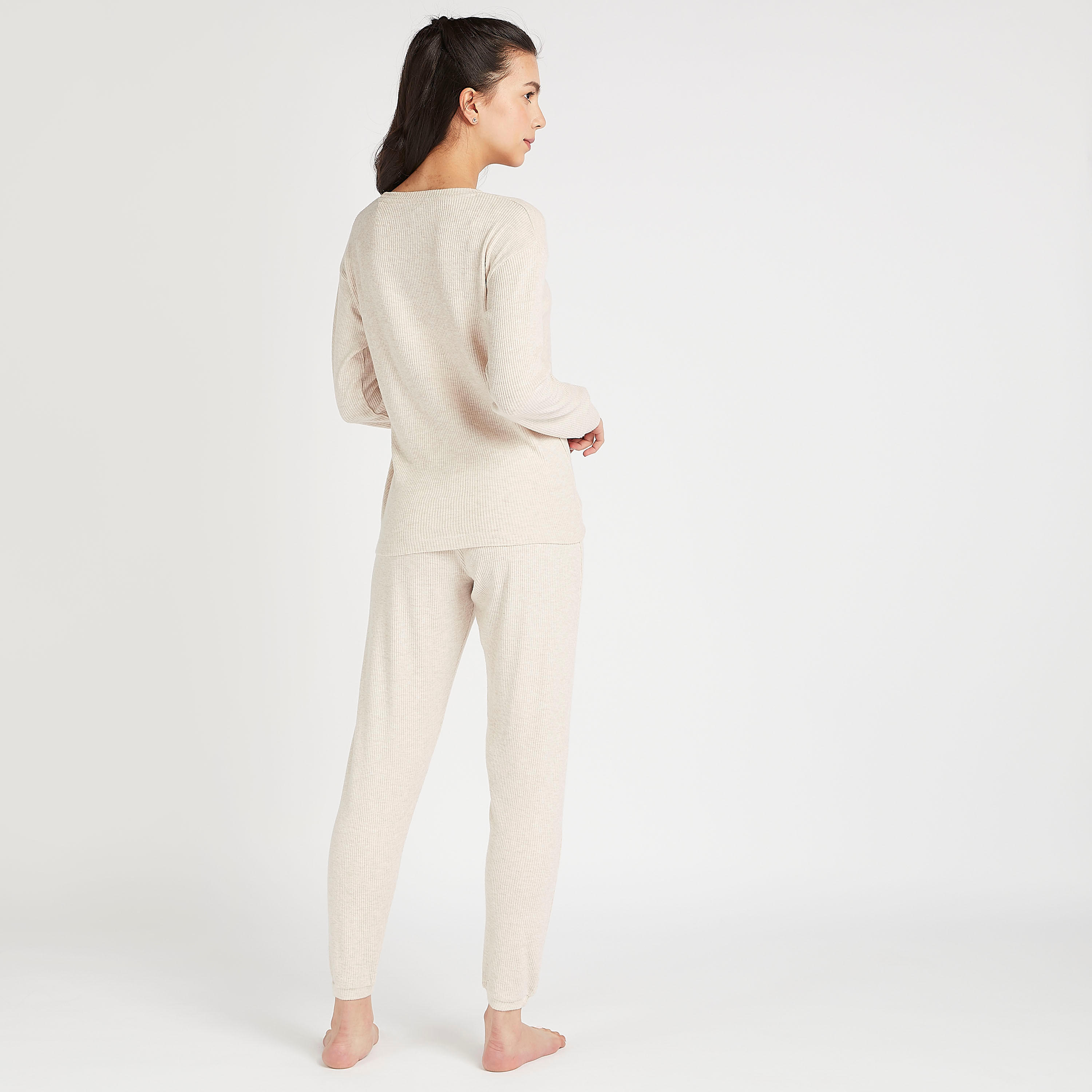 طقم بنطلون بيجاما طويل وتيشيرت بارز الملمس بتطريز ميني ماوس-women-clothing-nightwear-pyjamas-longsets-image-4