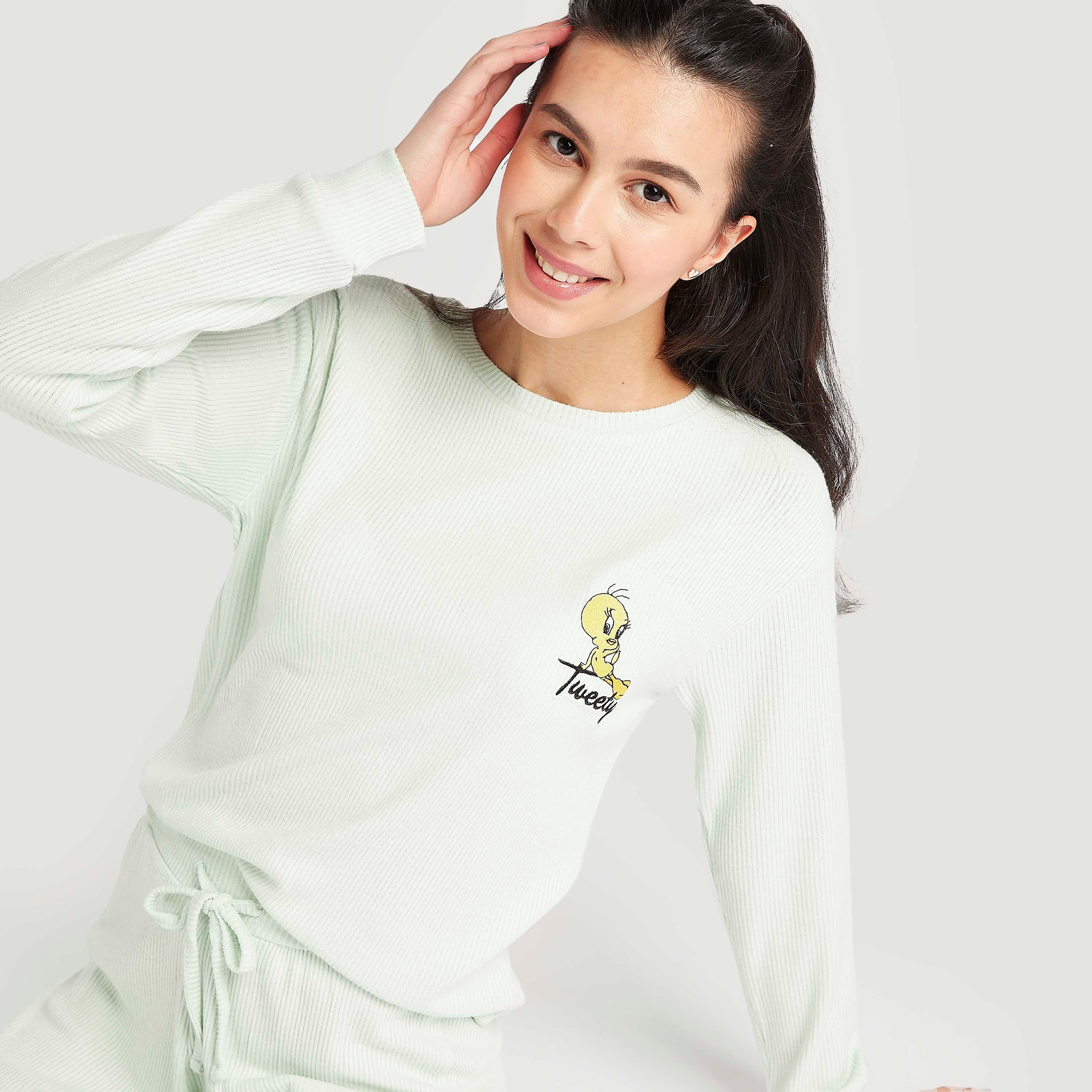 طقم بنطلون رياضي وتيشيرت بأكمام طويلة وتطريزات تويتي-women-clothing-nightwear-pyjamas-longsets-image-1