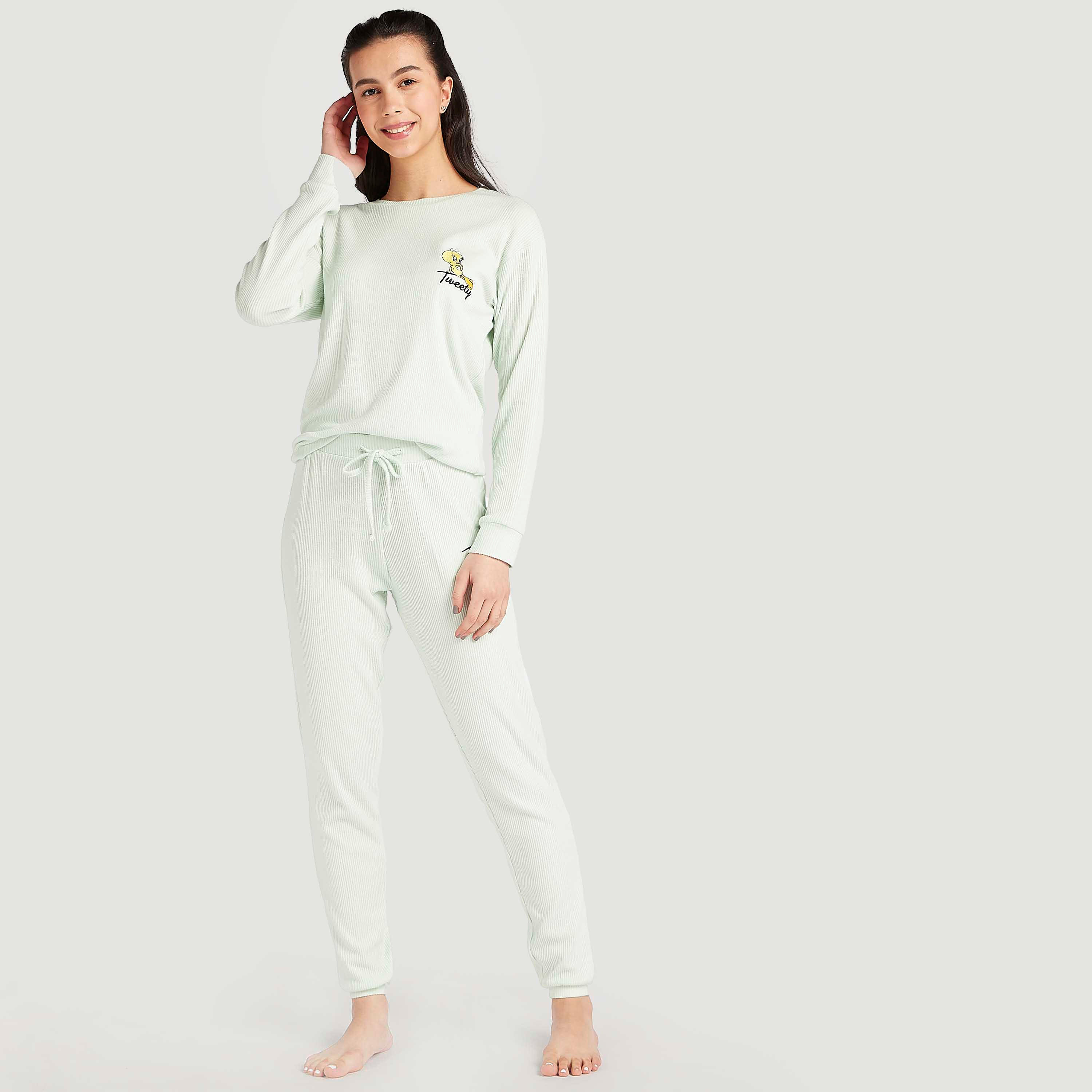 طقم بنطلون رياضي وتيشيرت بأكمام طويلة وتطريزات تويتي-women-clothing-nightwear-pyjamas-longsets-image-2
