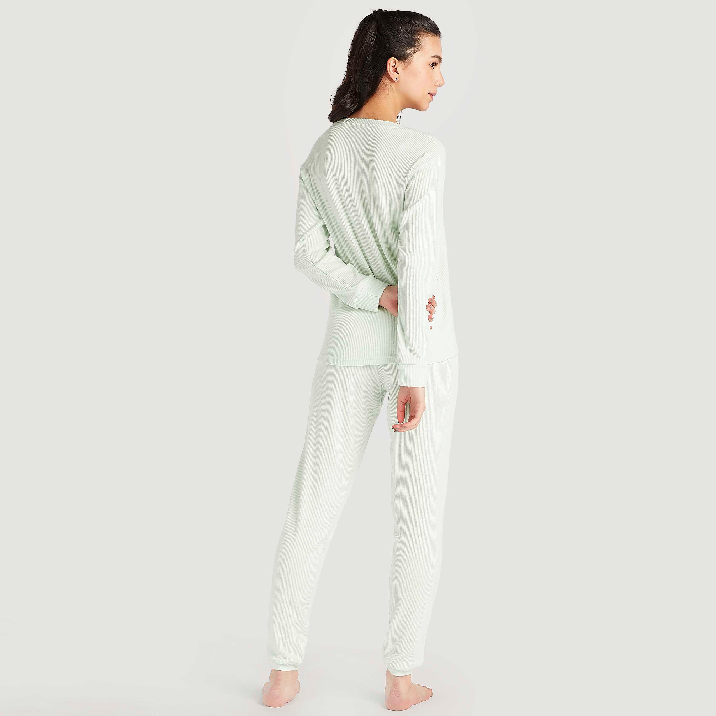 طقم بنطلون رياضي وتيشيرت بأكمام طويلة وتطريزات تويتي-women-clothing-nightwear-pyjamas-longsets-image-4