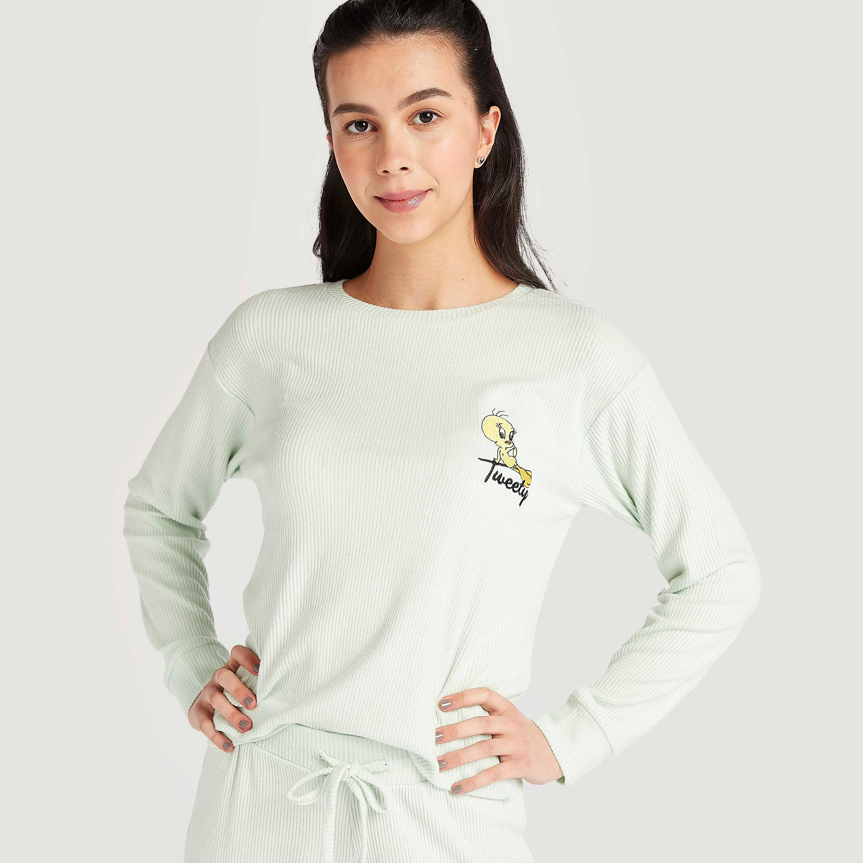 طقم بنطلون رياضي وتيشيرت بأكمام طويلة وتطريزات تويتي-women-clothing-nightwear-pyjamas-longsets-image-5