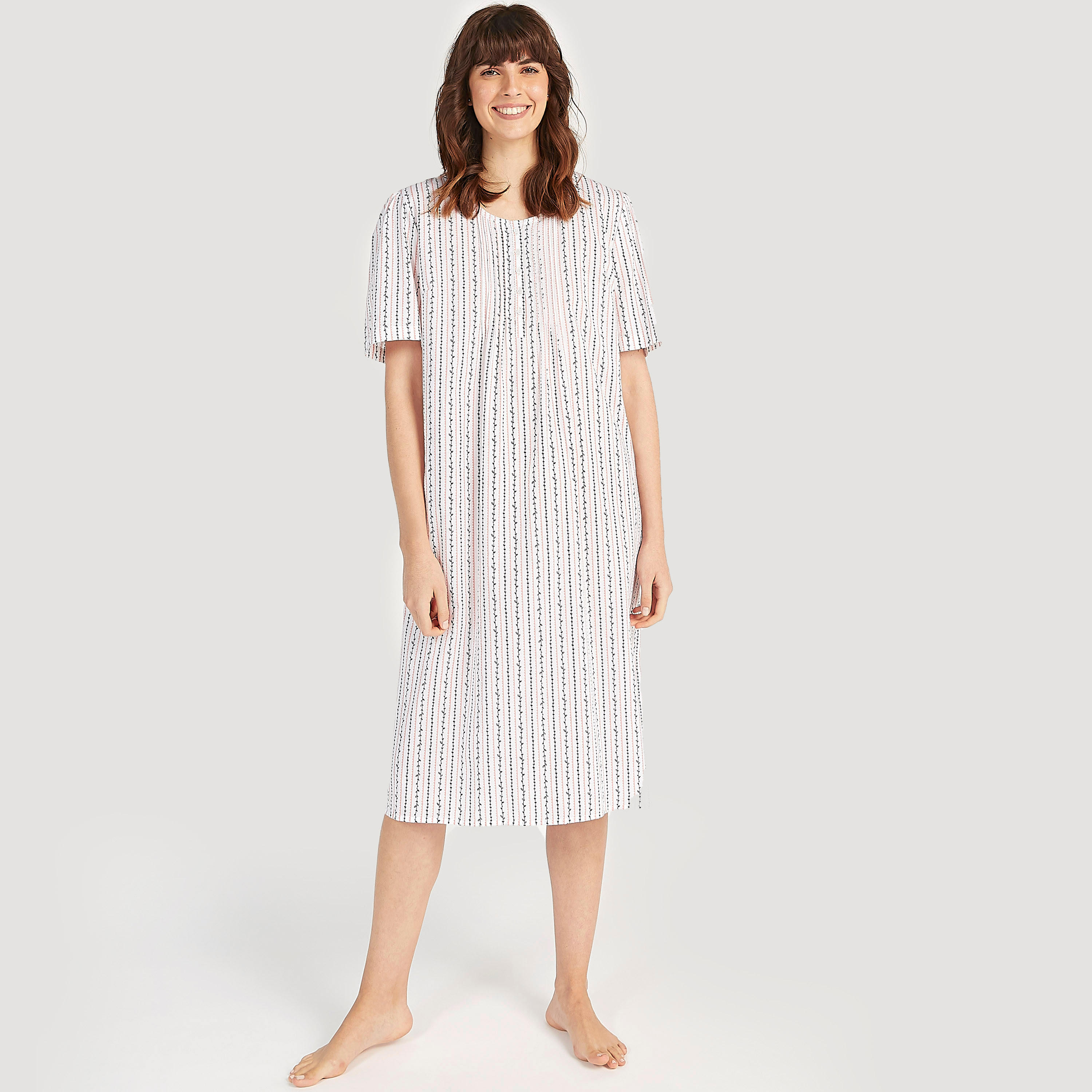 فستان نوم مستدام بياقة مستديرة وطبعات وأكمام قصيرة-women-clothing-nightwear-nighties-image-1