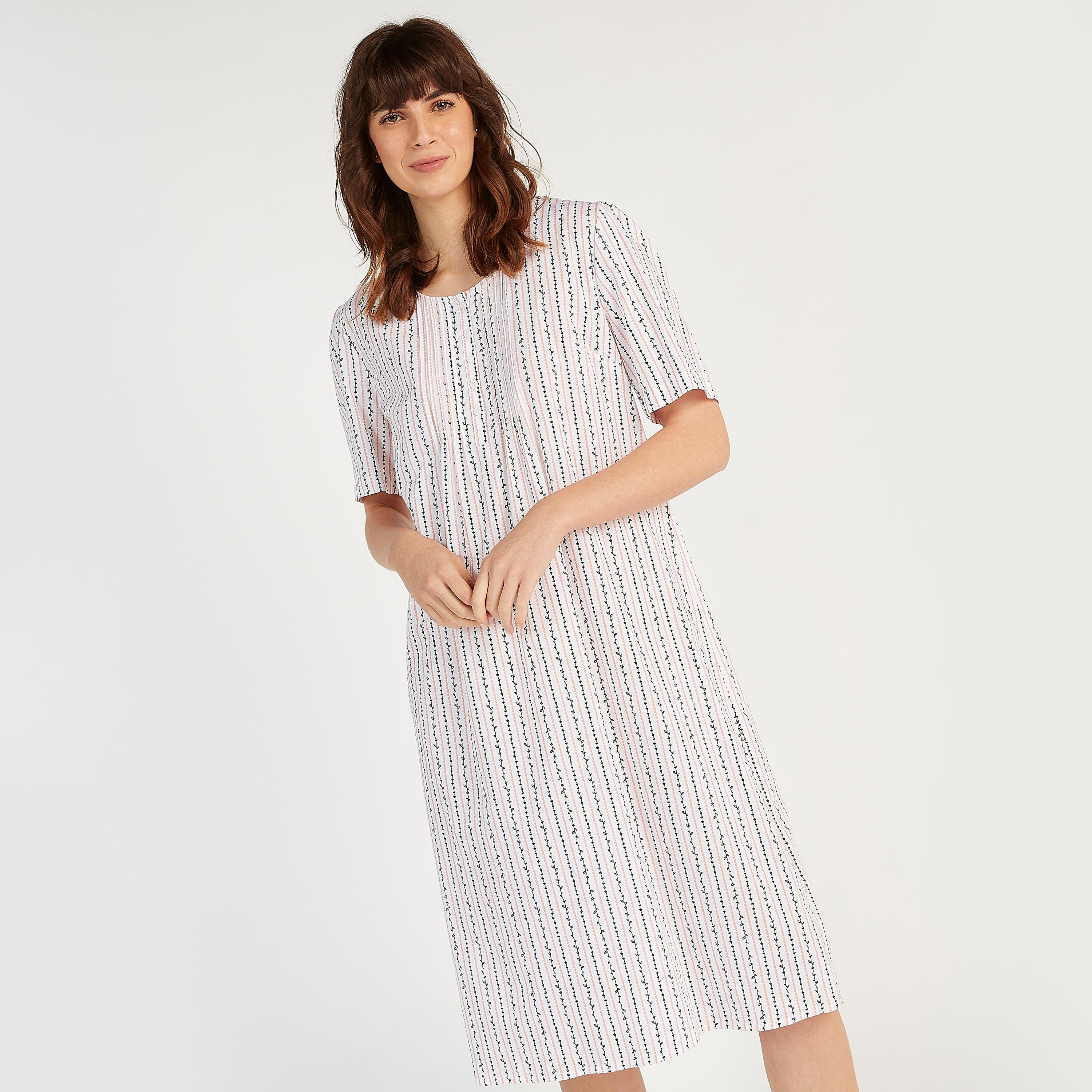 فستان نوم مستدام بياقة مستديرة وطبعات وأكمام قصيرة-women-clothing-nightwear-nighties-image-2