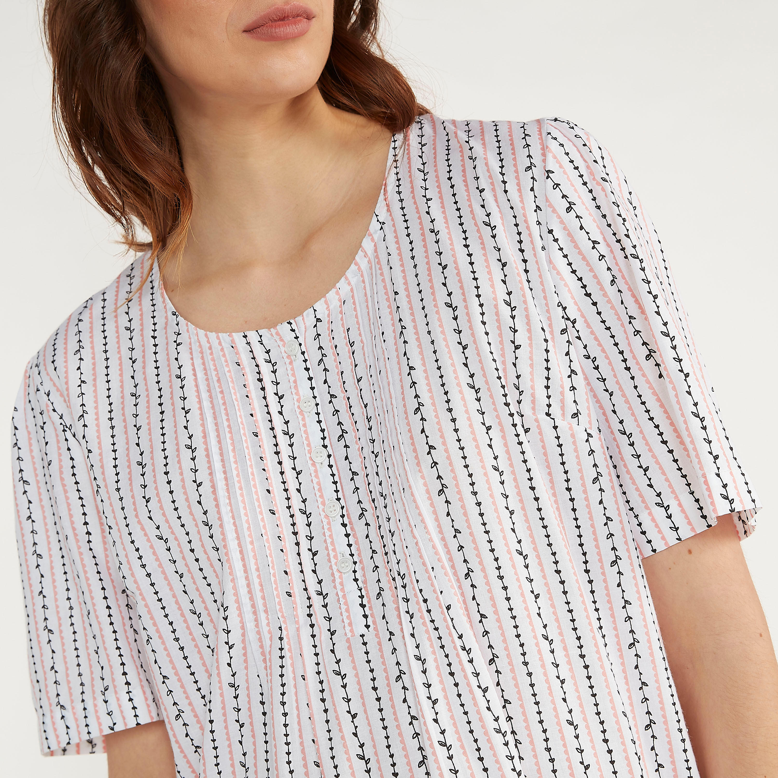 فستان نوم مستدام بياقة مستديرة وطبعات وأكمام قصيرة-women-clothing-nightwear-nighties-image-5