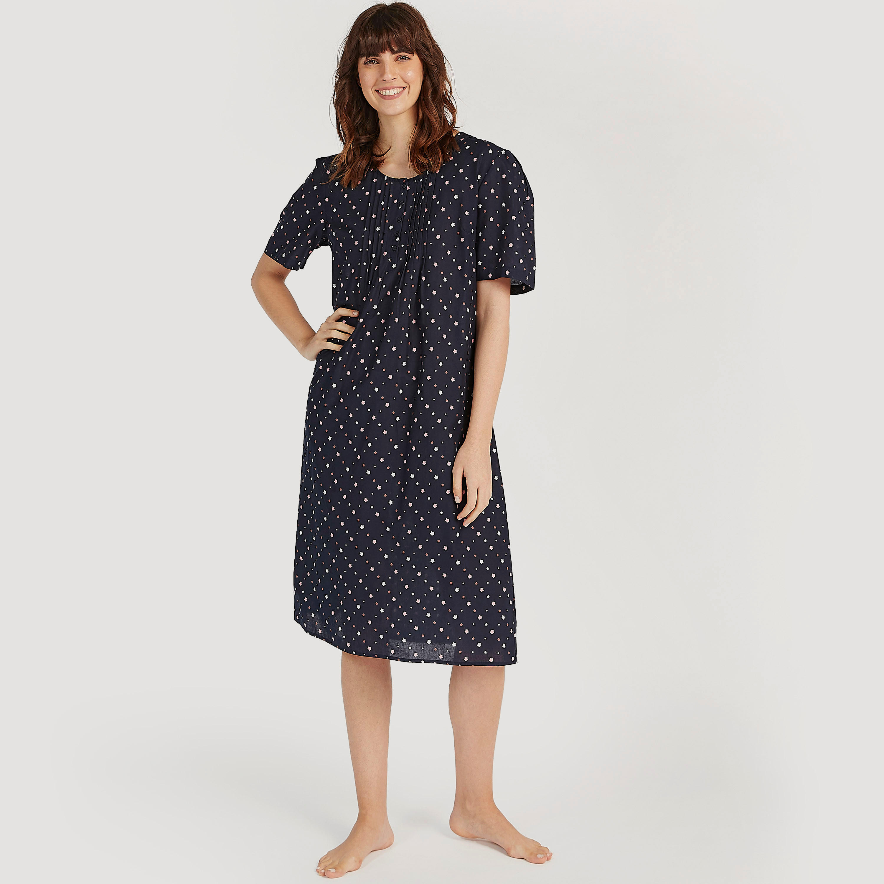 فستان نوم مستدام بياقة مستديرة وتفاصيل ثنايا-women-clothing-nightwear-nighties-image-1