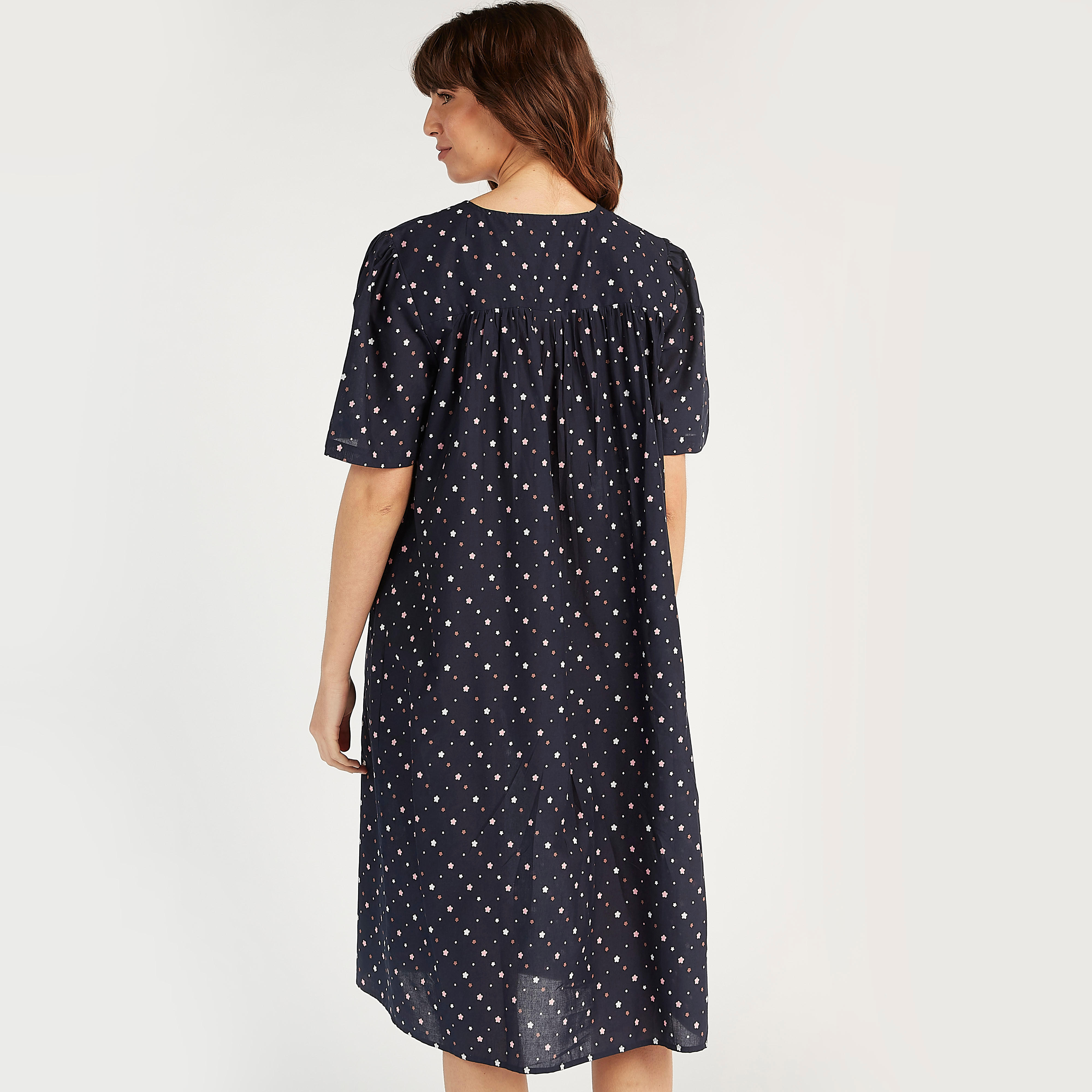 فستان نوم مستدام بياقة مستديرة وتفاصيل ثنايا-women-clothing-nightwear-nighties-image-4