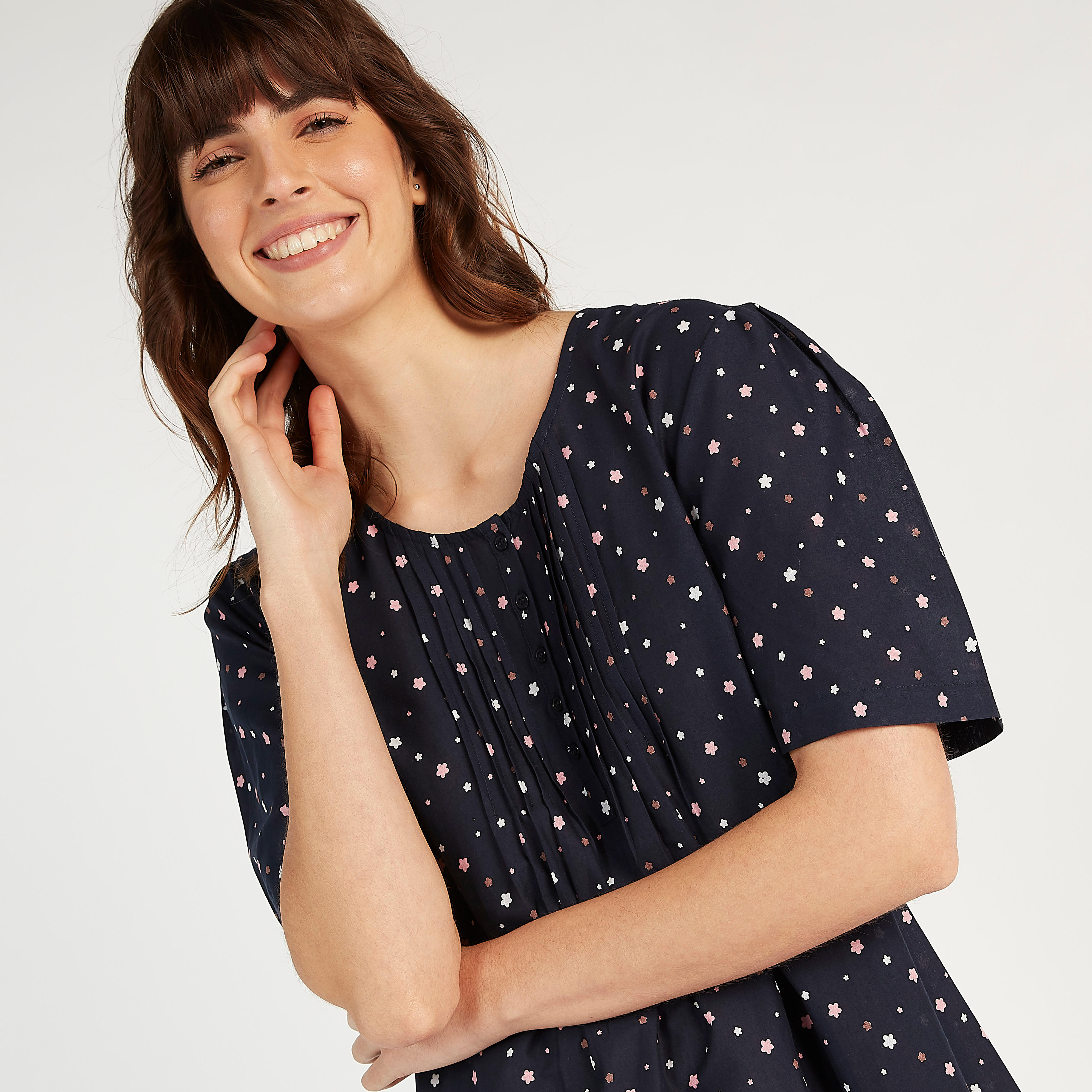 فستان نوم مستدام بياقة مستديرة وتفاصيل ثنايا-women-clothing-nightwear-nighties-image-5
