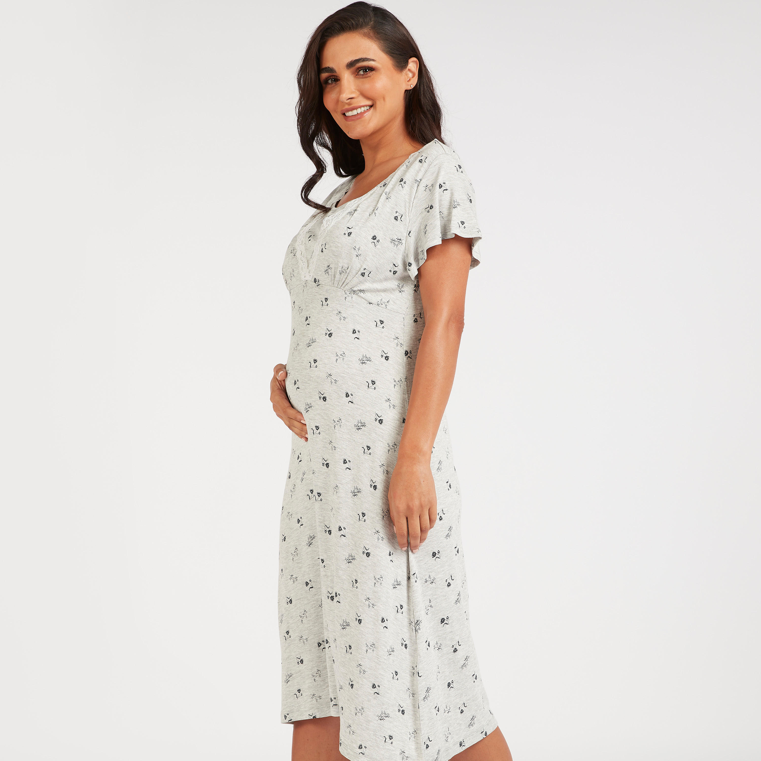 قميص نوم للحوامل بأكمام قصيرة وتفاصيل دانتيل وطبعات أزهار-women-clothing-maternity-nightwear-image-1