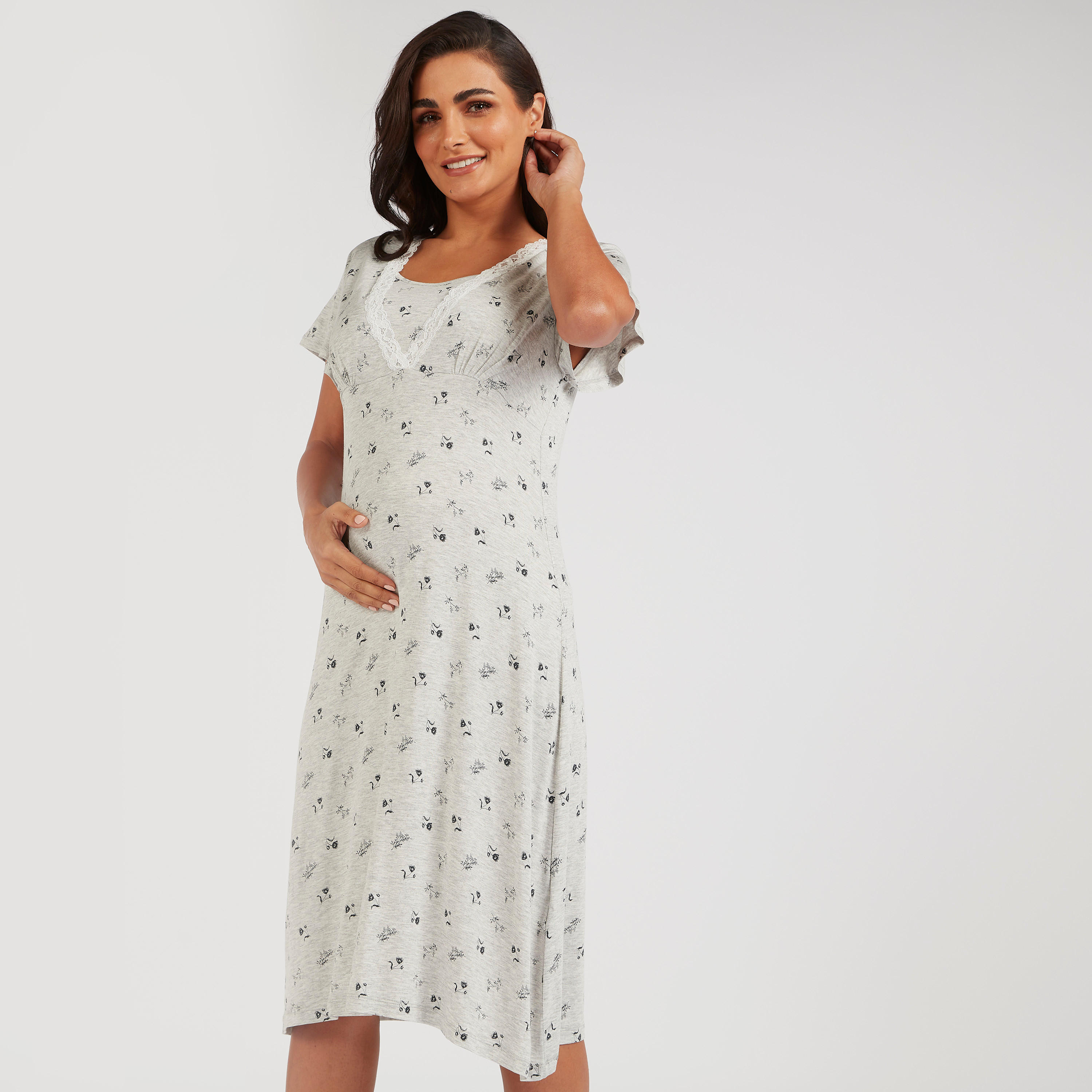 قميص نوم للحوامل بأكمام قصيرة وتفاصيل دانتيل وطبعات أزهار-women-clothing-maternity-nightwear-image-6