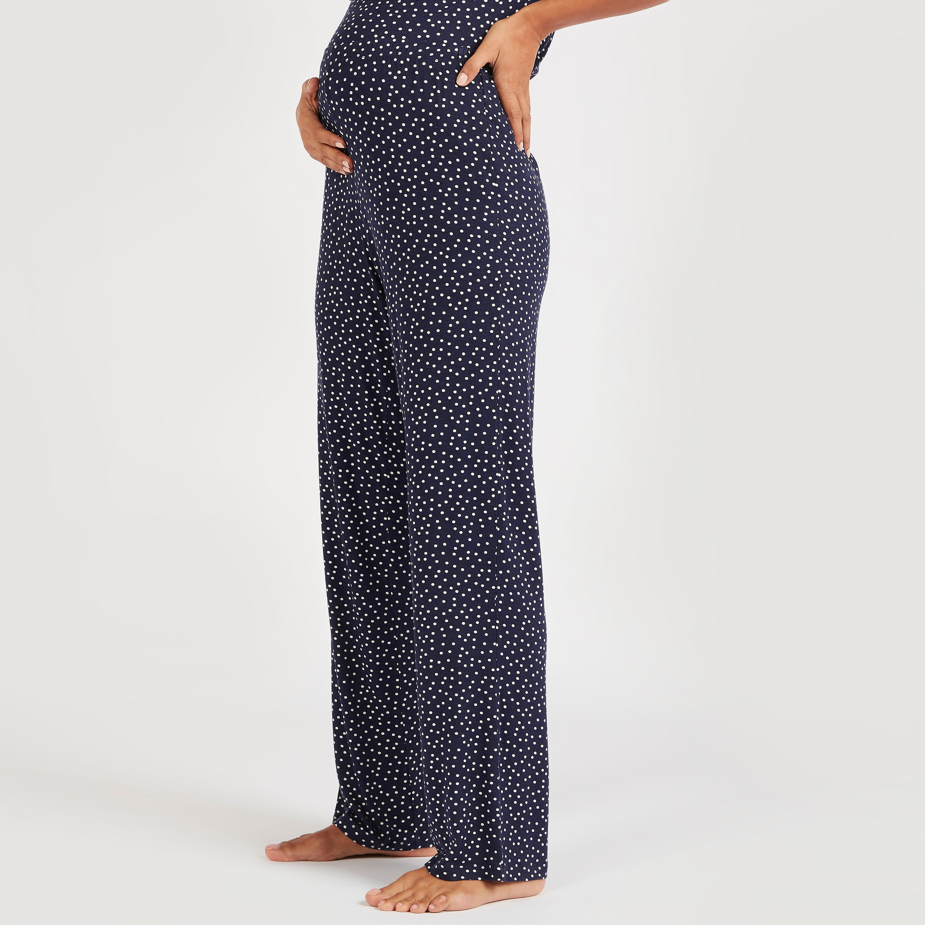 طقم بنطلون بيجاما وبلوزة للحوامل بتفاصيل دانتيل منقّطة-women-clothing-maternity-nightwear-image-5