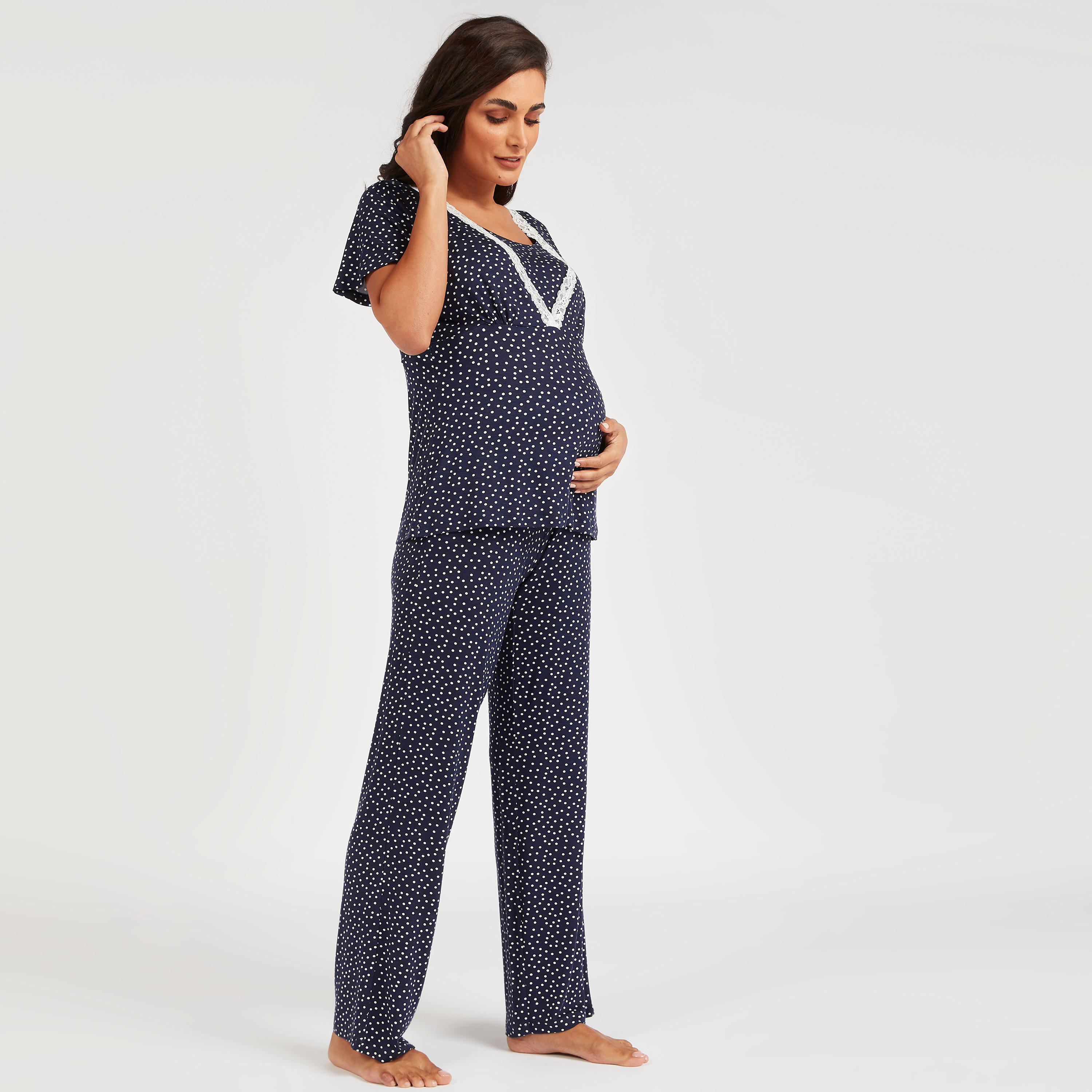 طقم بنطلون بيجاما وبلوزة للحوامل بتفاصيل دانتيل منقّطة-women-clothing-maternity-nightwear-image-6