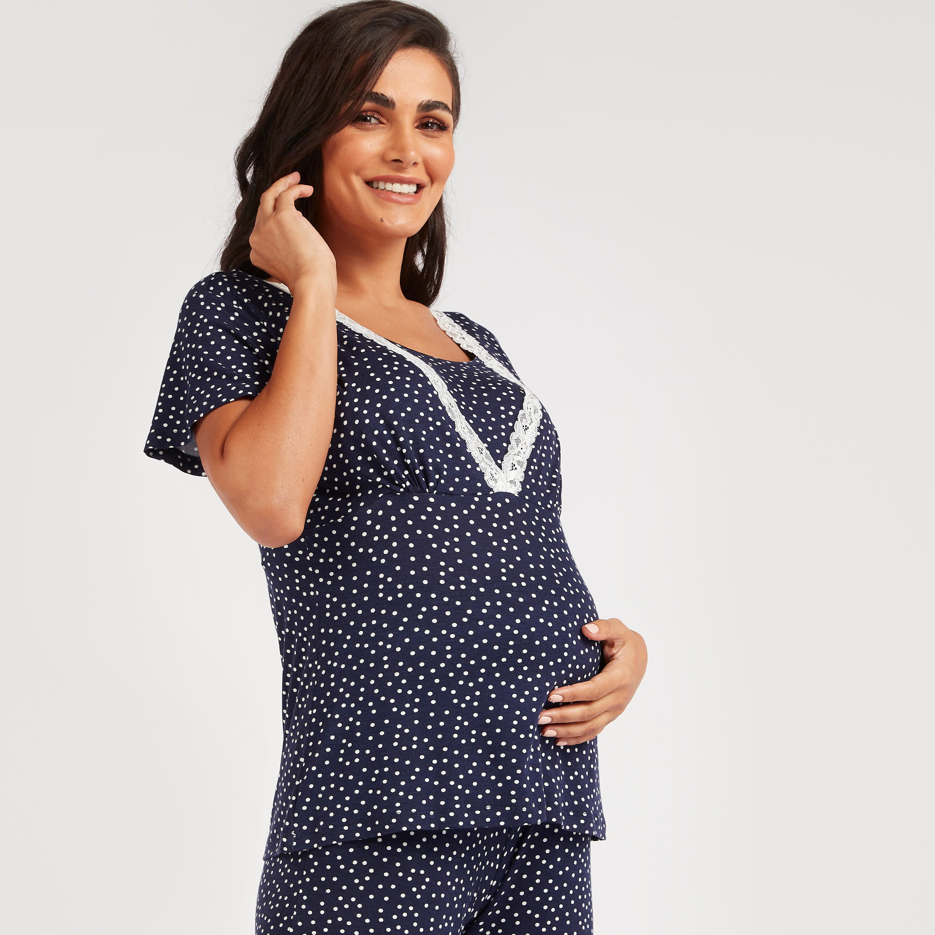 طقم بنطلون بيجاما وبلوزة للحوامل بتفاصيل دانتيل منقّطة-women-clothing-maternity-nightwear-image-7