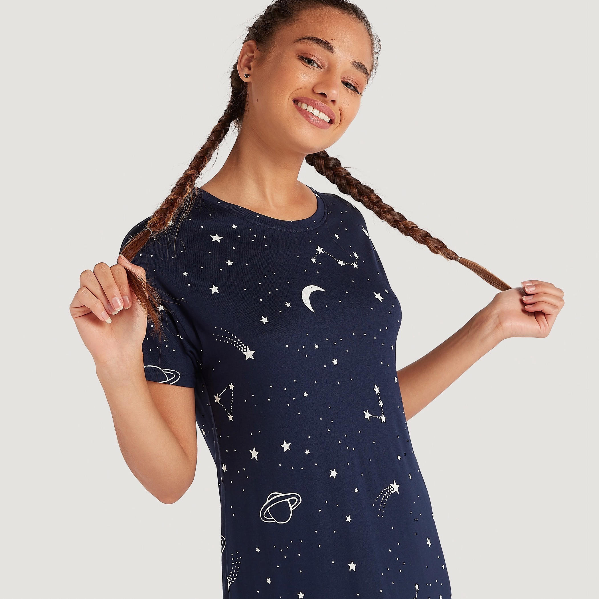قميص نوم بياقة مستديرة وأكمام قصيرة وطبعات-women-clothing-nightwear-nighties-image-3