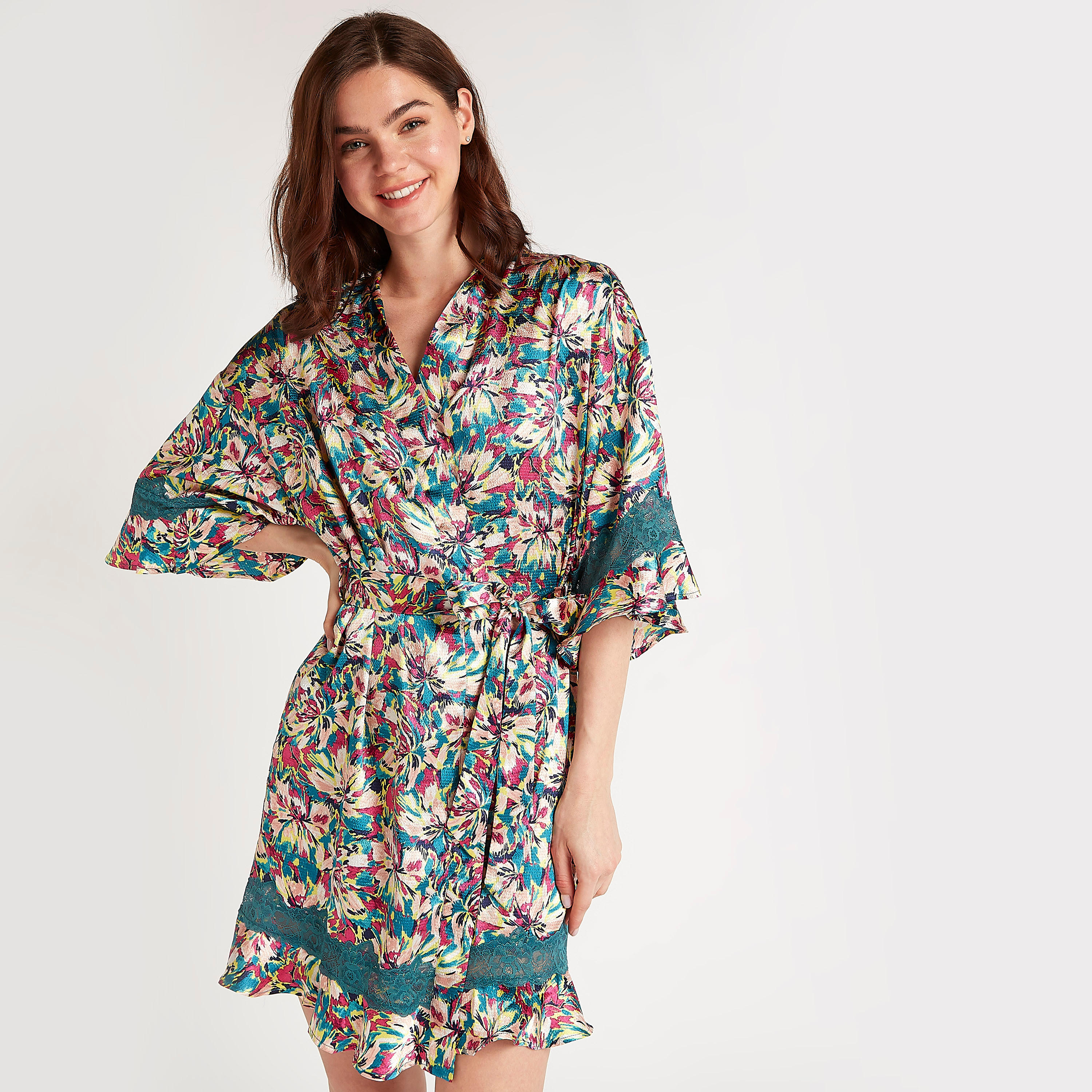روب كيمونو بتفاصيل دانتيل وطبعات أزهار وأكمام 3/4 وأربطة-women-clothing-nightwear-robes-image-1