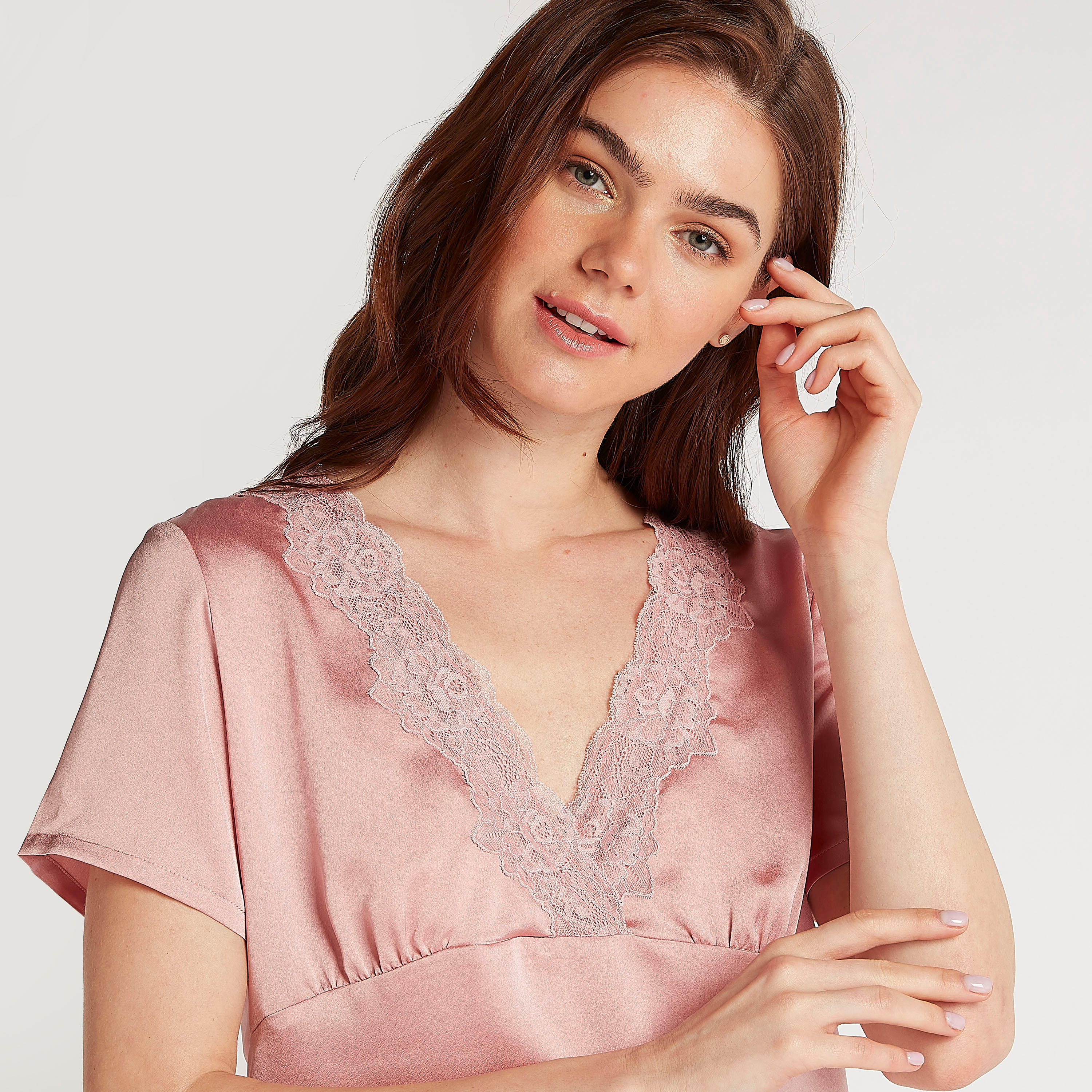 طقم بنطلون بيجاما طويل كامل وبلوزة سادة بياقة v وتفاصيل دانتيل-women-clothing-nightwear-pyjamas-longsets-image-3