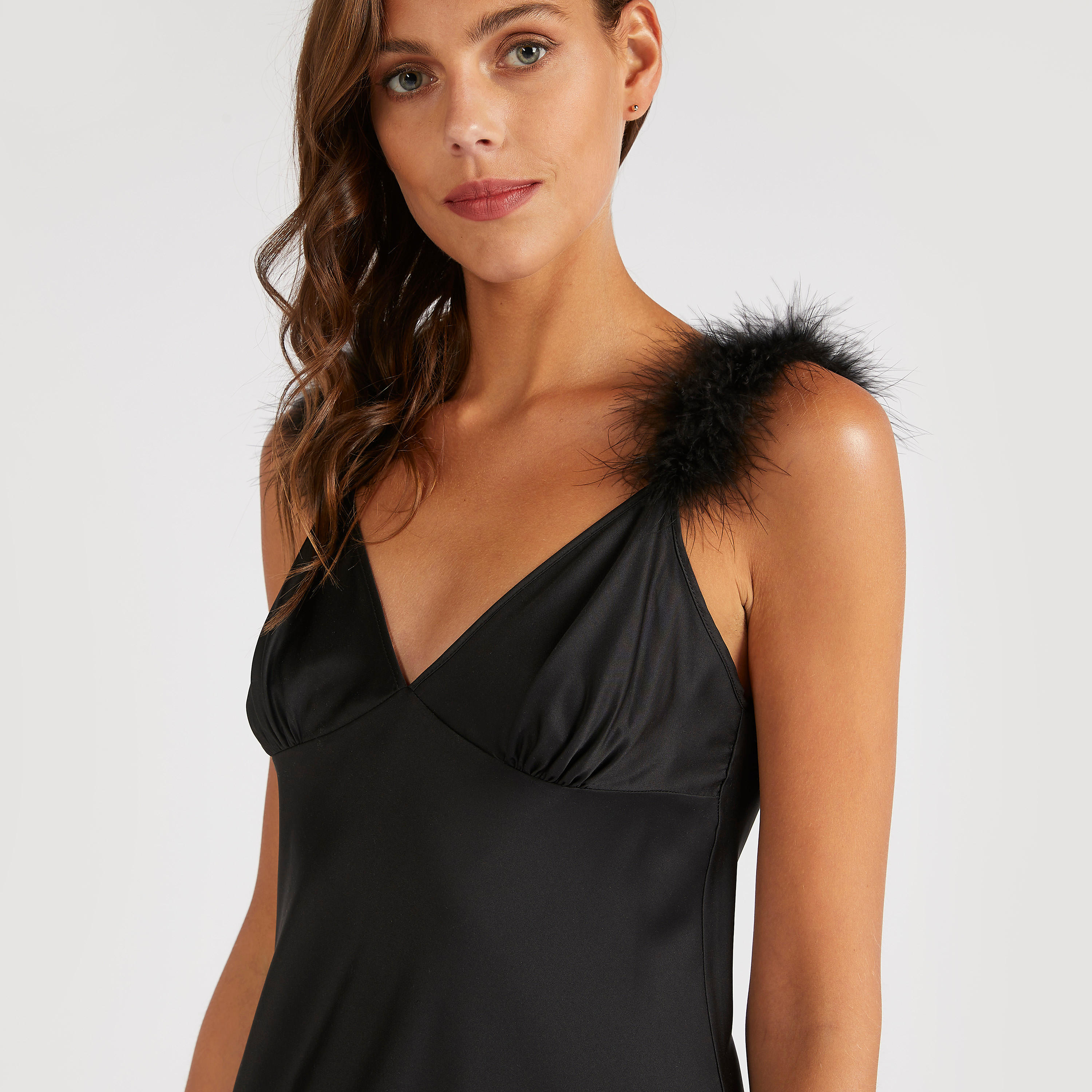 قميص سادة بياقة v وحمالات كتف بزينة فرو وأطراف-women-clothing-nightwear-nighties-image-3