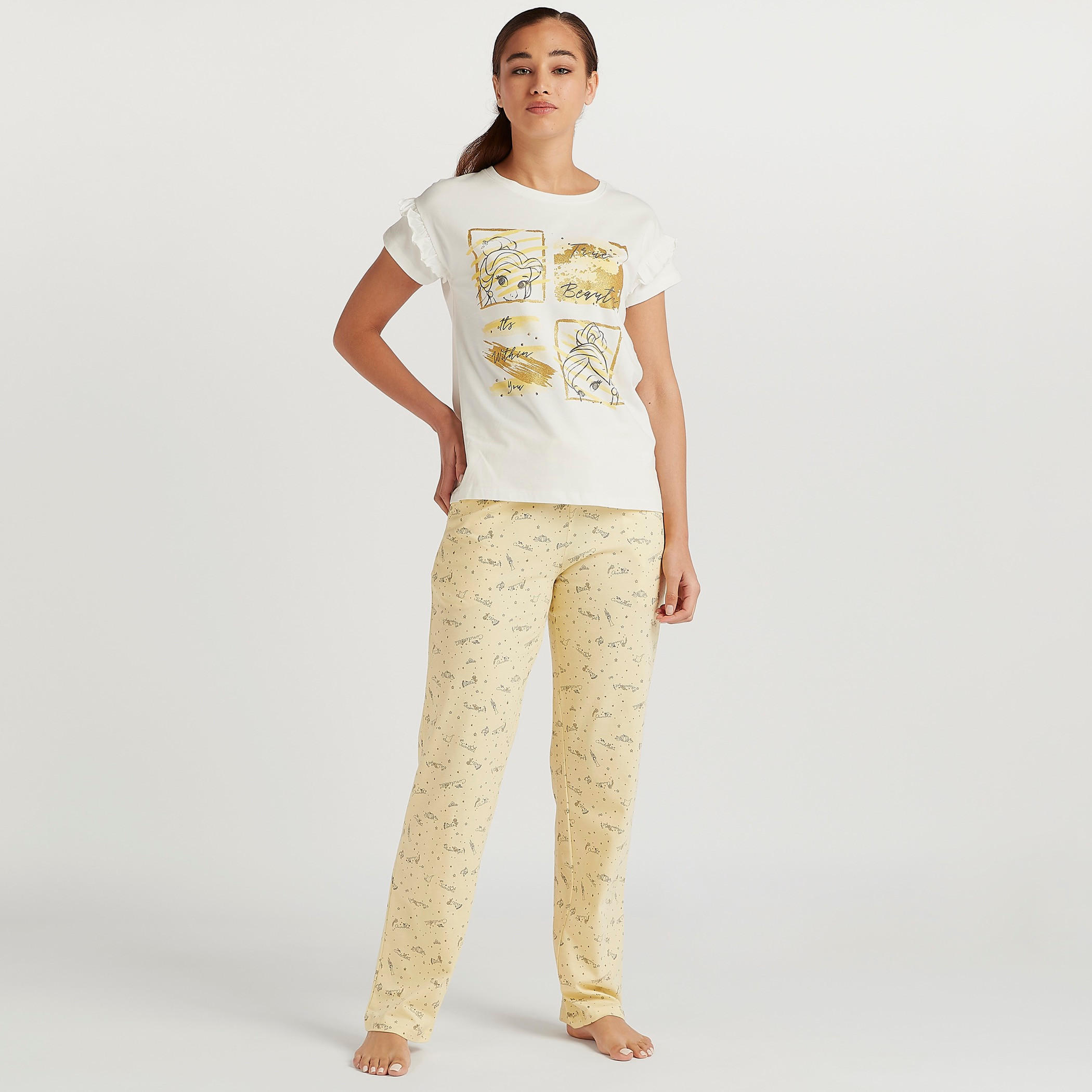 طقم من بنطلون بيجاما طويل وتيشيرت بتفاصيل كشكشة وطبعات-women-clothing-nightwear-pyjamas-longsets-image-2