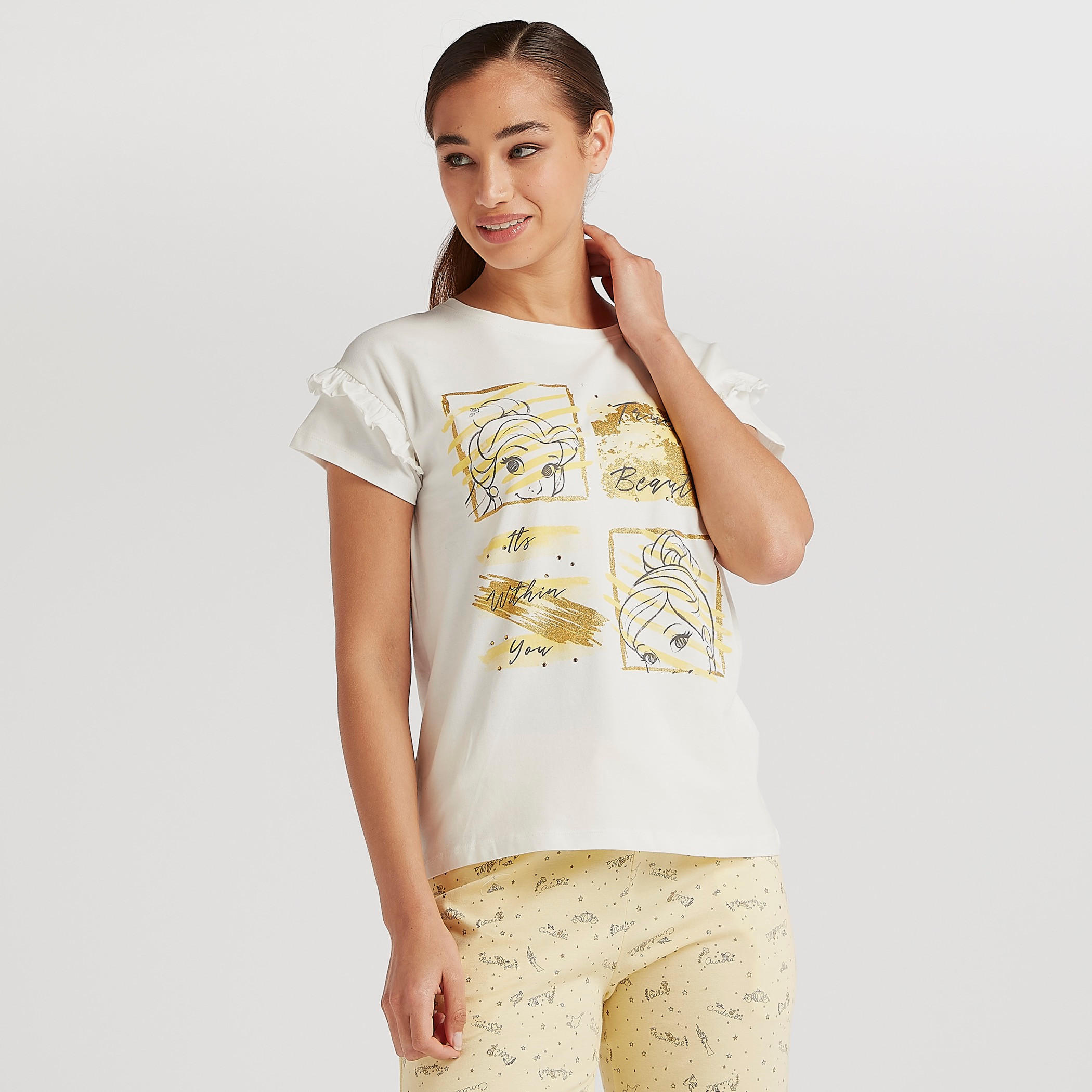طقم من بنطلون بيجاما طويل وتيشيرت بتفاصيل كشكشة وطبعات-women-clothing-nightwear-pyjamas-longsets-image-3