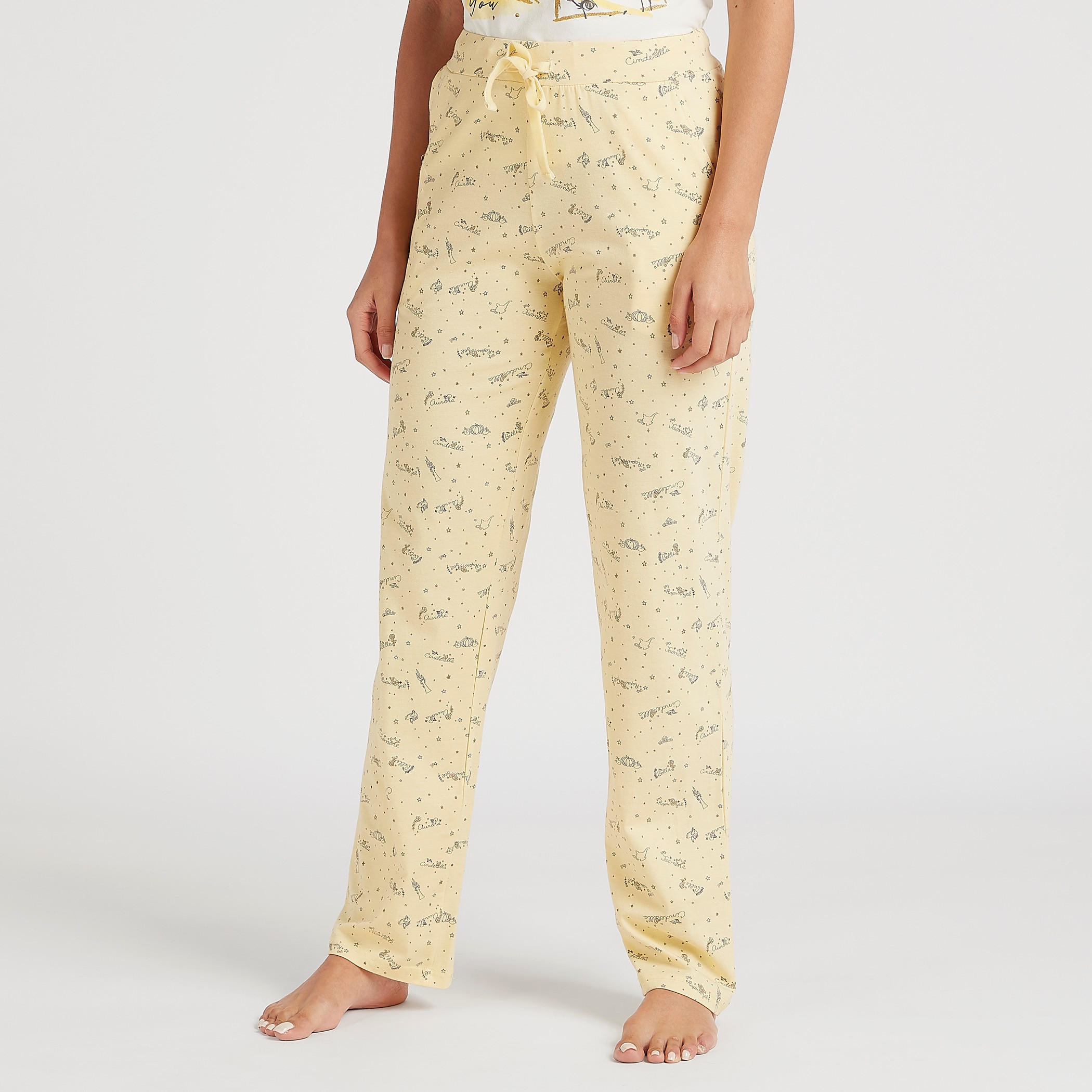 طقم من بنطلون بيجاما طويل وتيشيرت بتفاصيل كشكشة وطبعات-women-clothing-nightwear-pyjamas-longsets-image-5