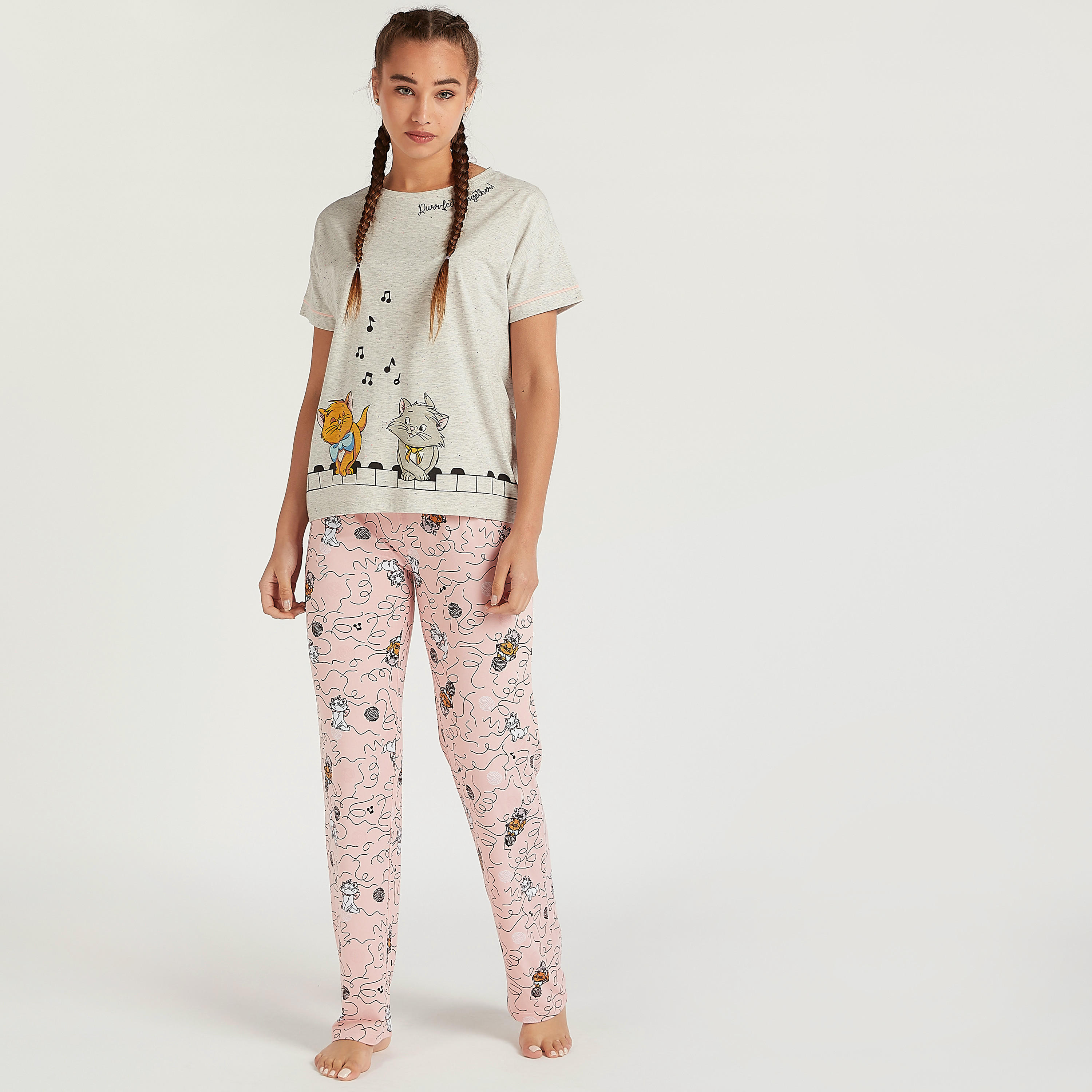 طقم بنطلون بيجاما وتيشيرت بياقة ضيّقة وطبعات-women-clothing-nightwear-pyjamas-longsets-image-1