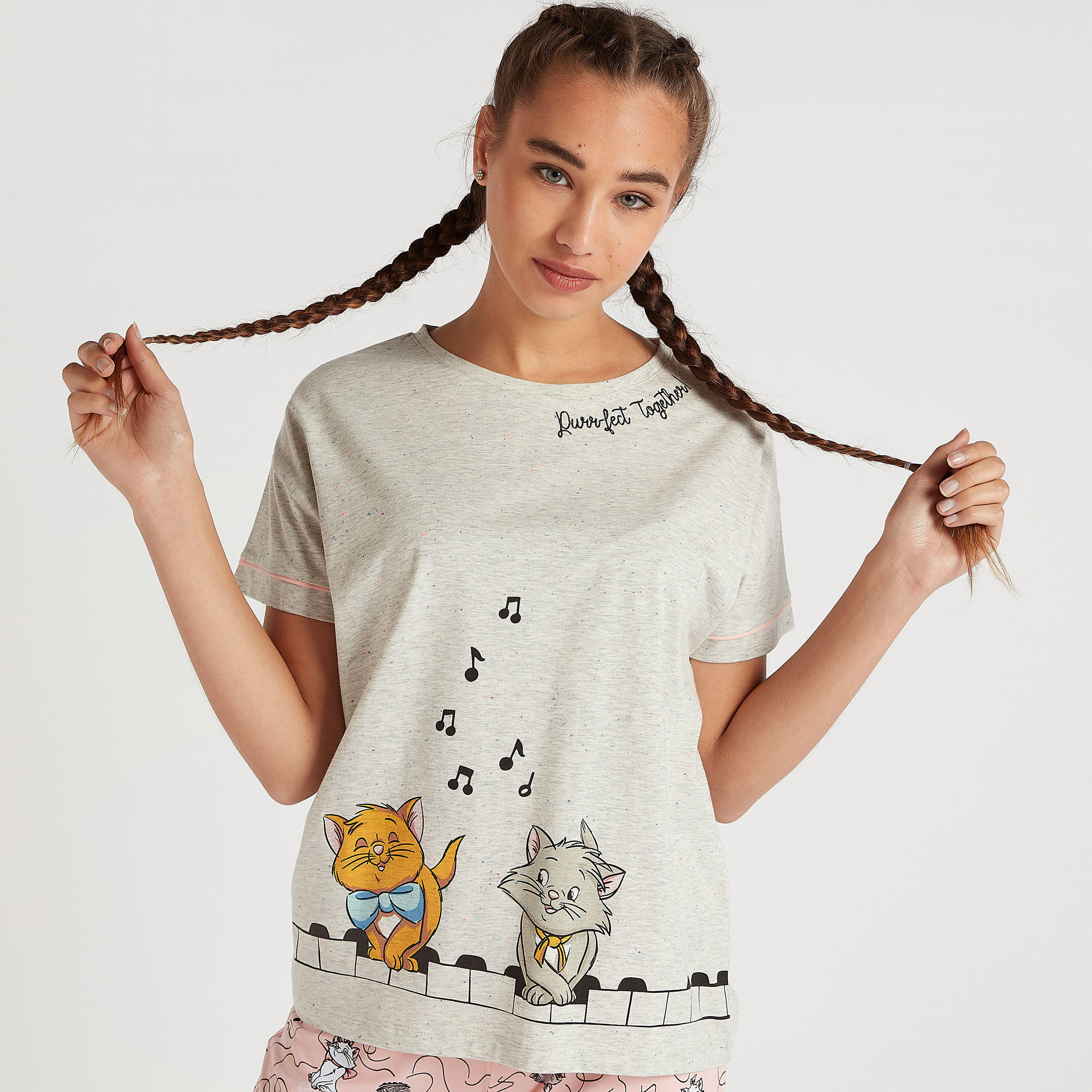 طقم بنطلون بيجاما وتيشيرت بياقة ضيّقة وطبعات-women-clothing-nightwear-pyjamas-longsets-image-4