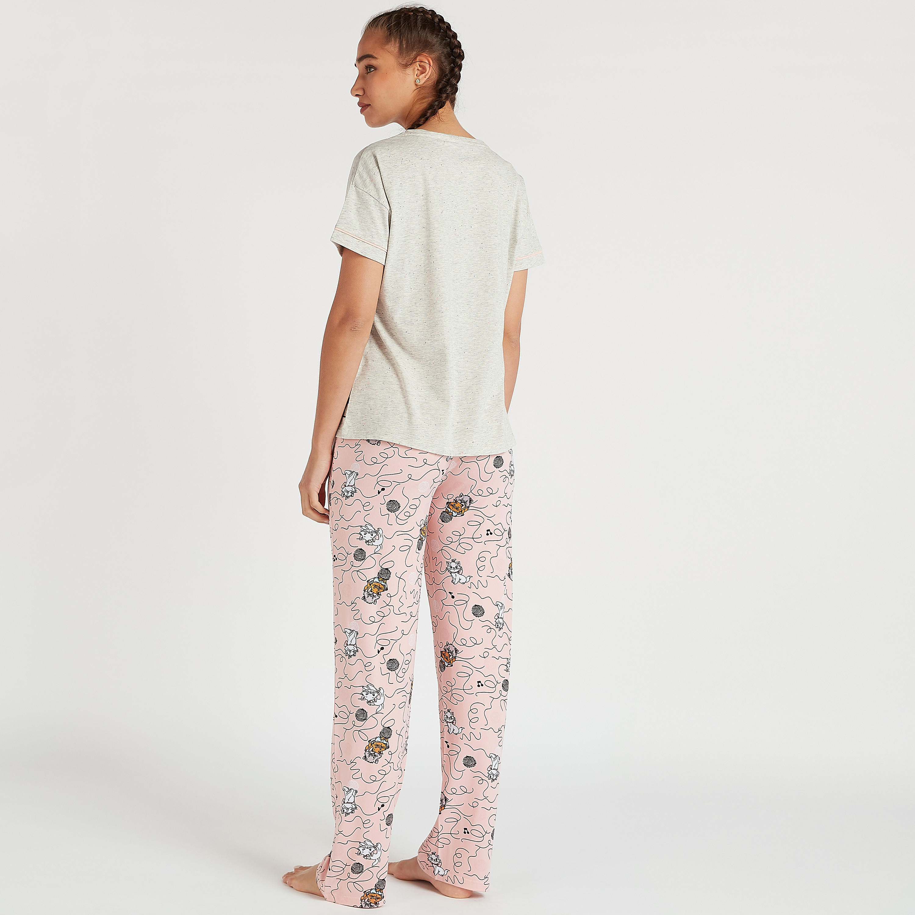 طقم بنطلون بيجاما وتيشيرت بياقة ضيّقة وطبعات-women-clothing-nightwear-pyjamas-longsets-image-3