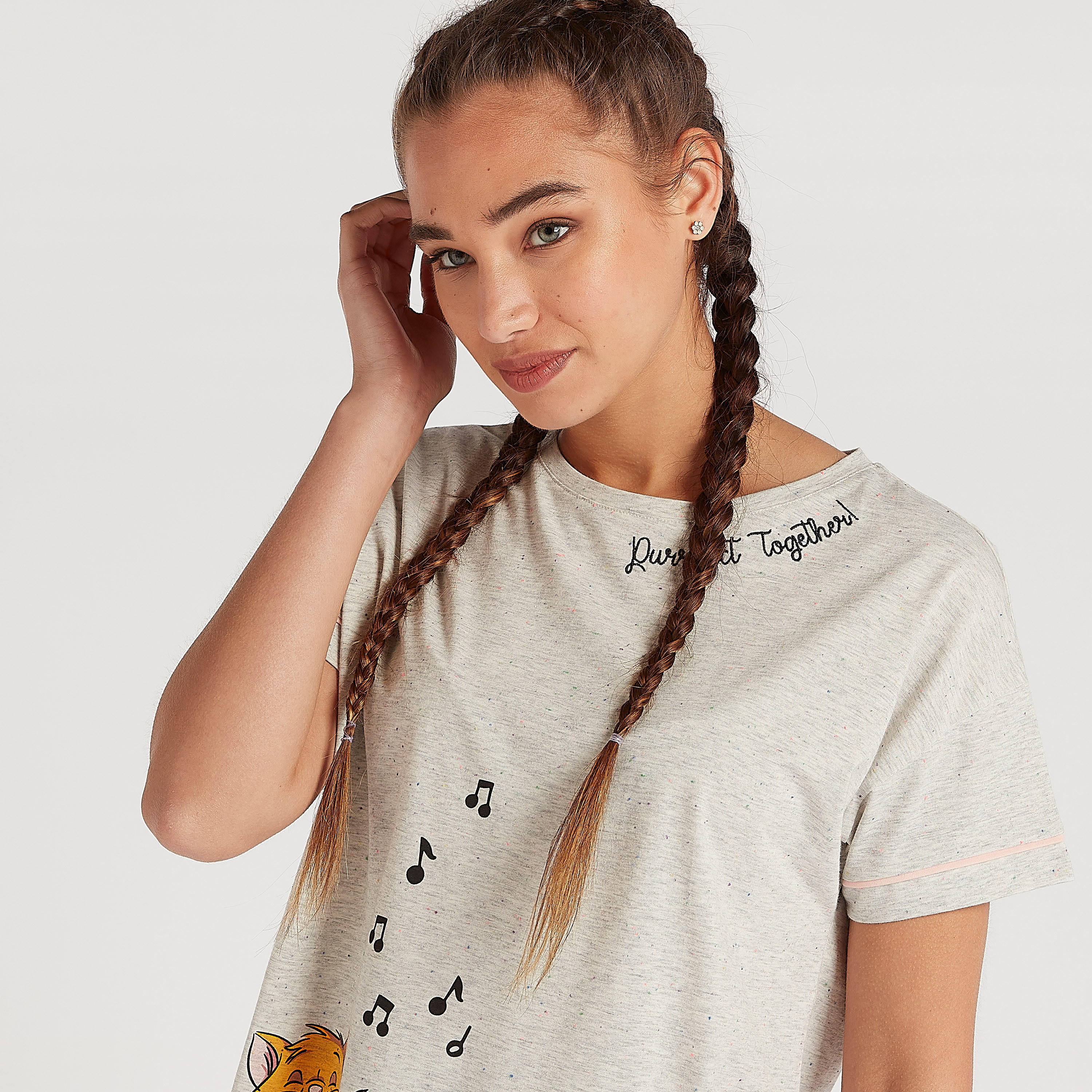 طقم بنطلون بيجاما وتيشيرت بياقة ضيّقة وطبعات-women-clothing-nightwear-pyjamas-longsets-image-4