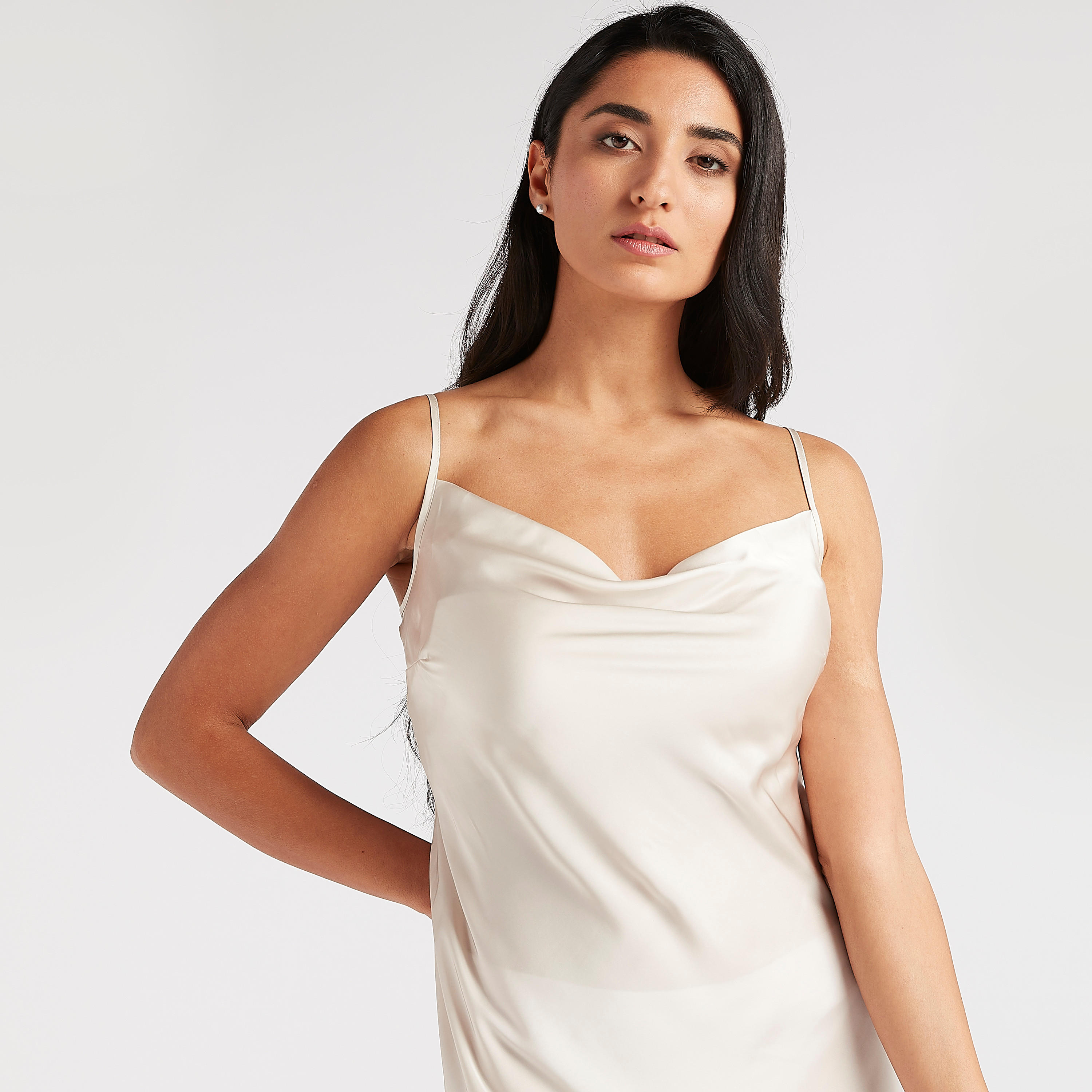 قميص نوم بياقة منسدلة وحمّالات قابلة للتعديل - طقم من قطعتين متنوعتين-women-clothing-nightwear-nighties-image-11