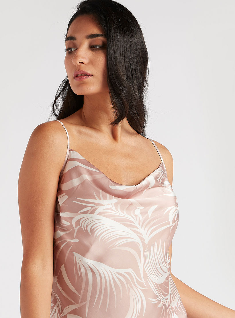 قميص نوم بياقة منسدلة وحمّالات قابلة للتعديل - طقم من قطعتين متنوعتين-women-clothing-nightwear-nighties-image-4