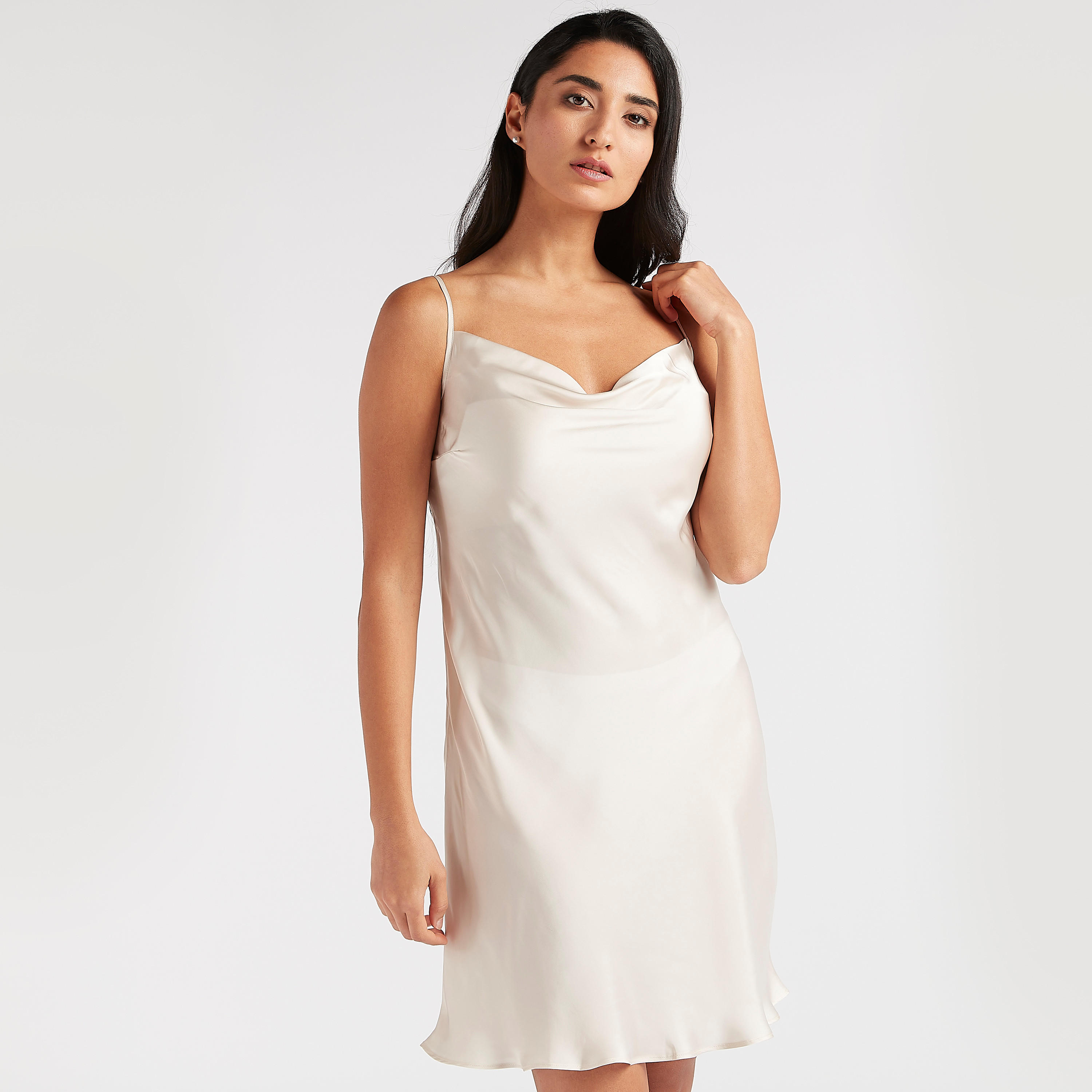 قميص نوم بياقة منسدلة وحمّالات قابلة للتعديل - طقم من قطعتين متنوعتين-women-clothing-nightwear-nighties-image-6