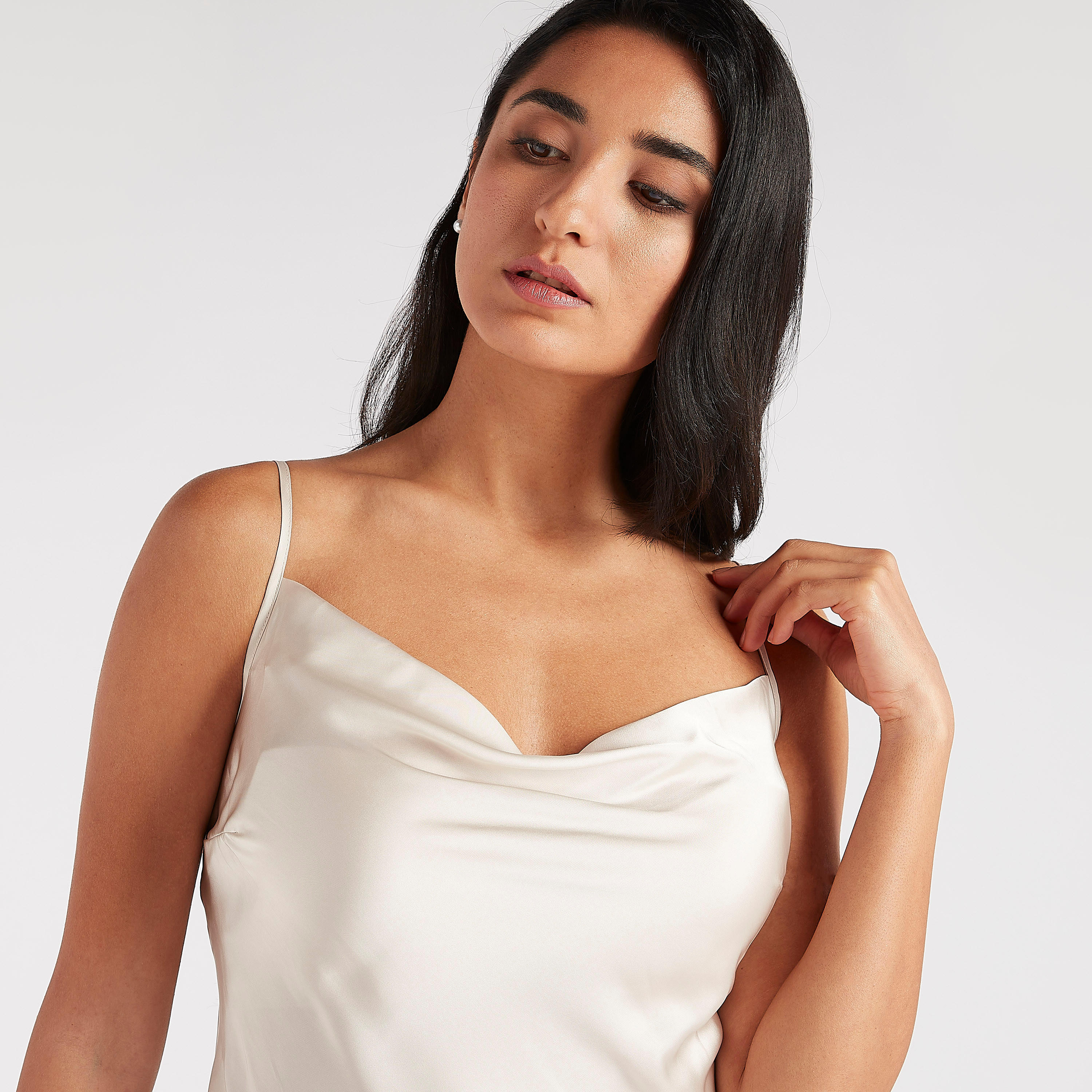 قميص نوم بياقة منسدلة وحمّالات قابلة للتعديل - طقم من قطعتين متنوعتين-women-clothing-nightwear-nighties-image-8