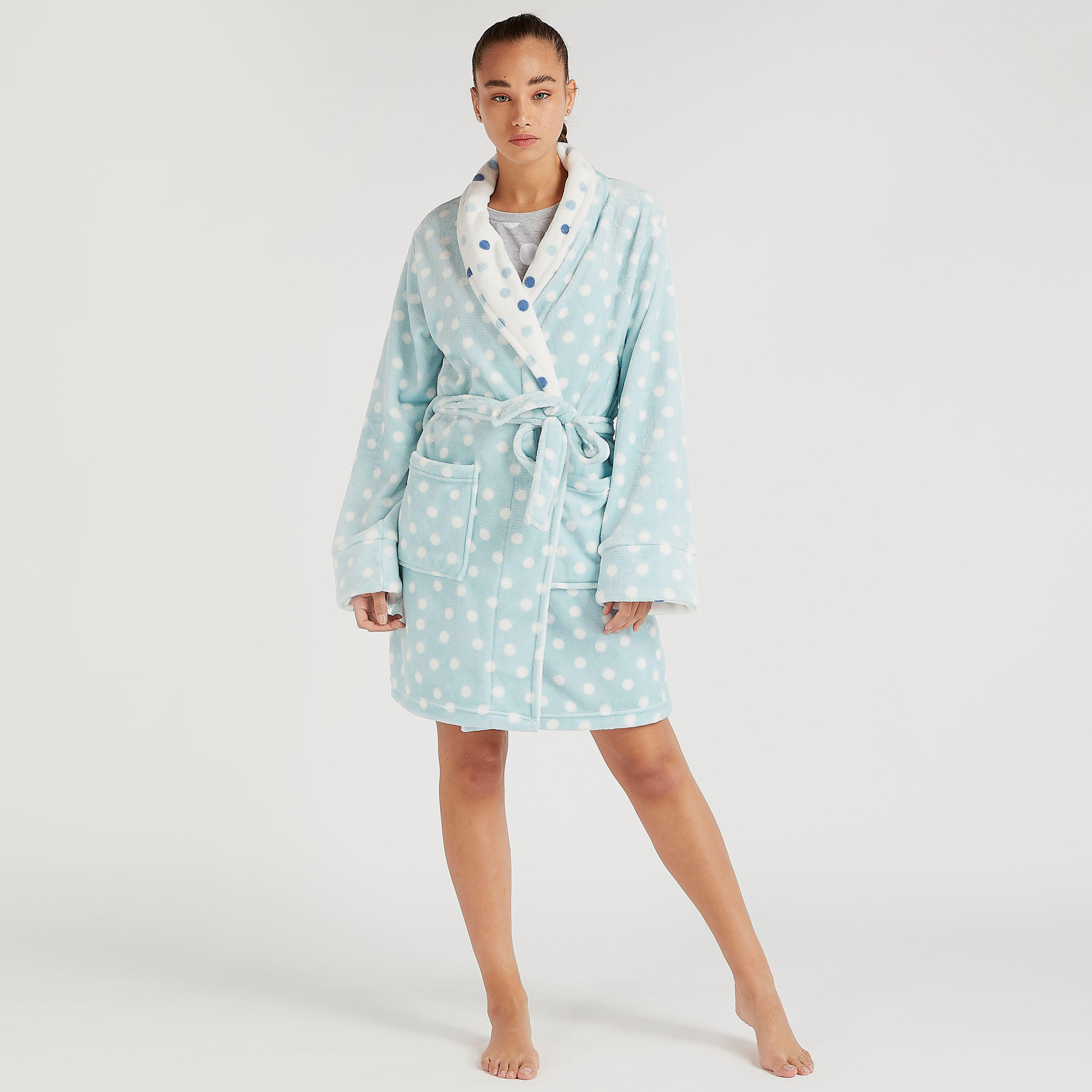 روب مستداممنقّط برباط حزام وياقة منسدلة-women-clothing-nightwear-robes-image-1