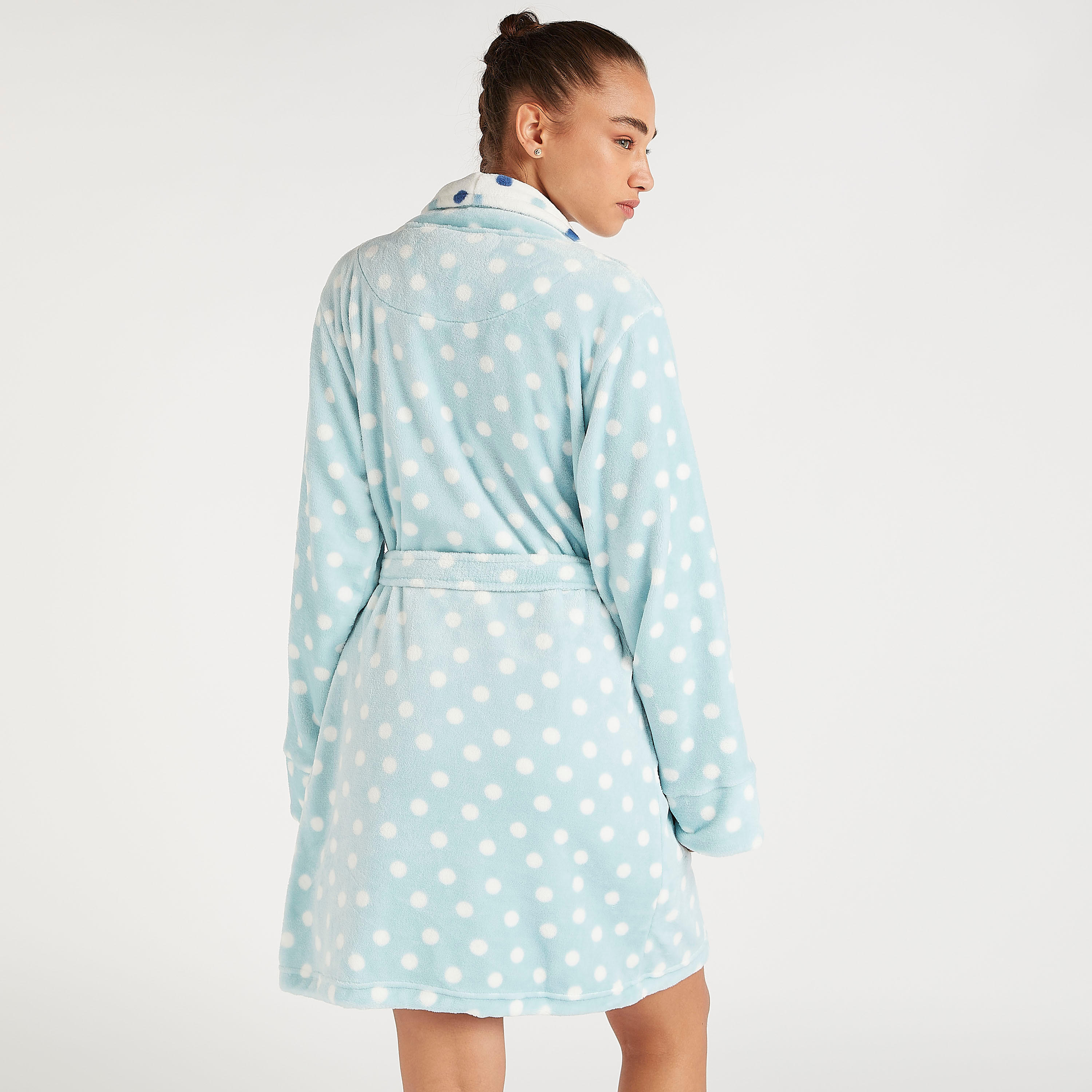روب مستداممنقّط برباط حزام وياقة منسدلة-women-clothing-nightwear-robes-image-4