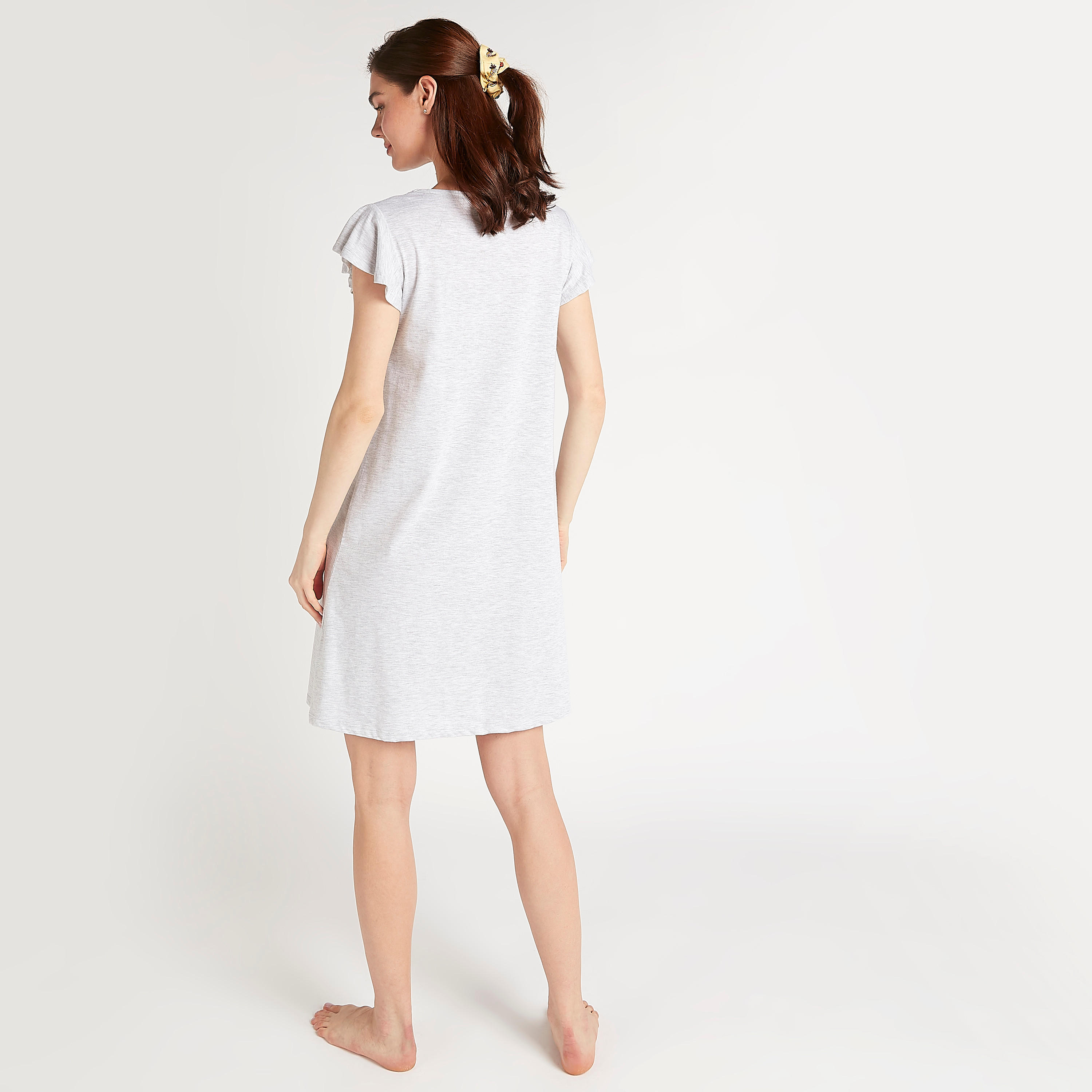 طقم من قميص نوم بأكمام قصيرة وطبعات مع ربطة شعر-women-clothing-nightwear-nighties-image-2