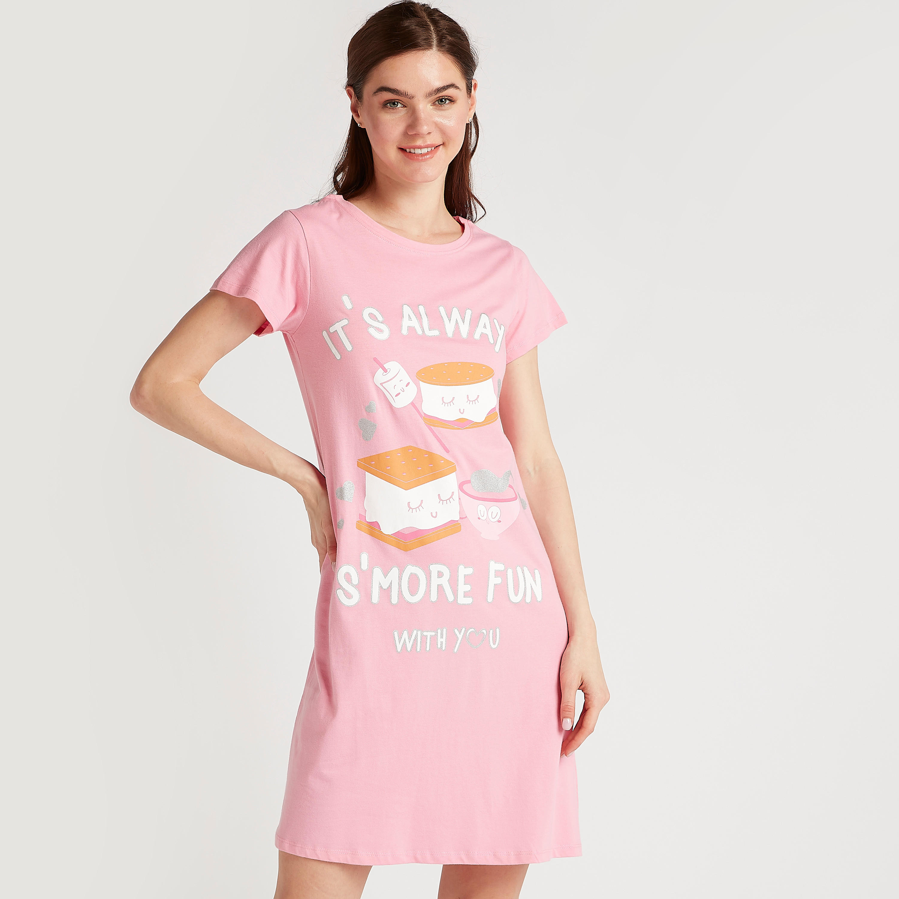 طقم قميص نوم بطبعات مع ربطة شعر - قطعتين-women-clothing-nightwear-nighties-image-5